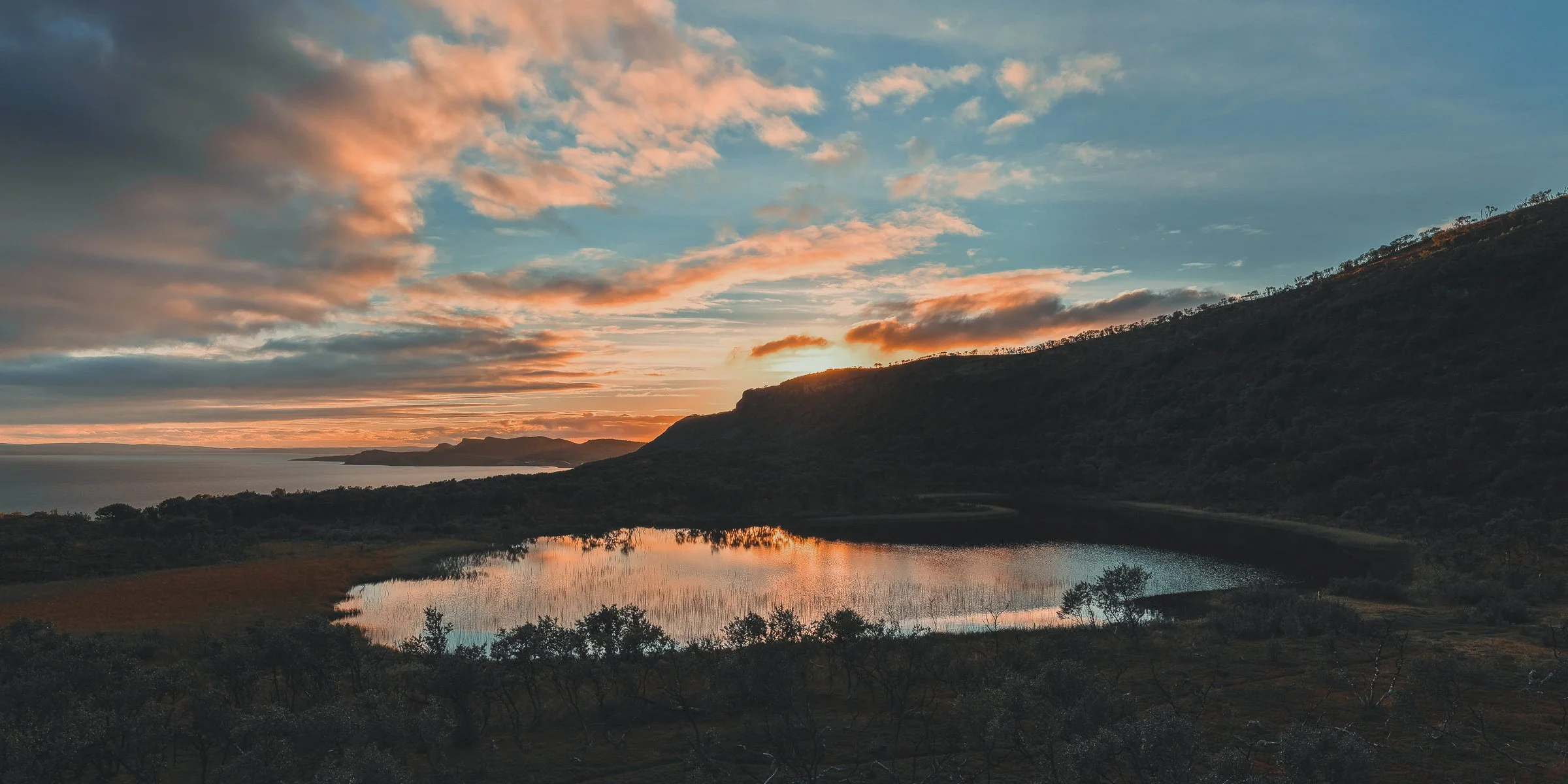 Var004 - Evening lake