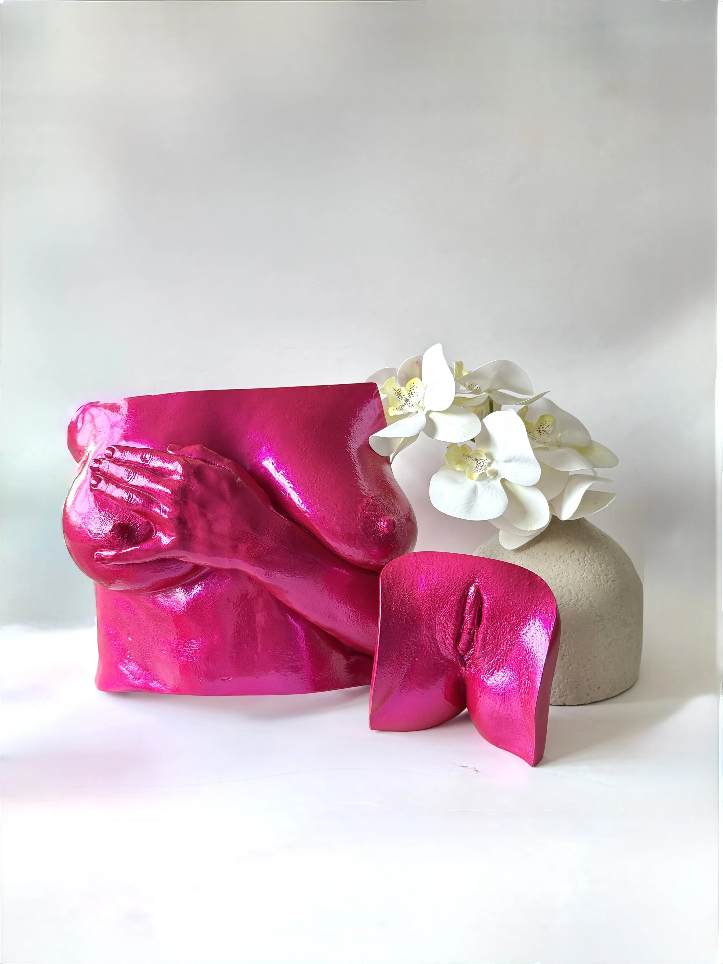 Full breast&lady's part cast in hot pink gloss finish with white flowers — studiolams_ Bangkok
