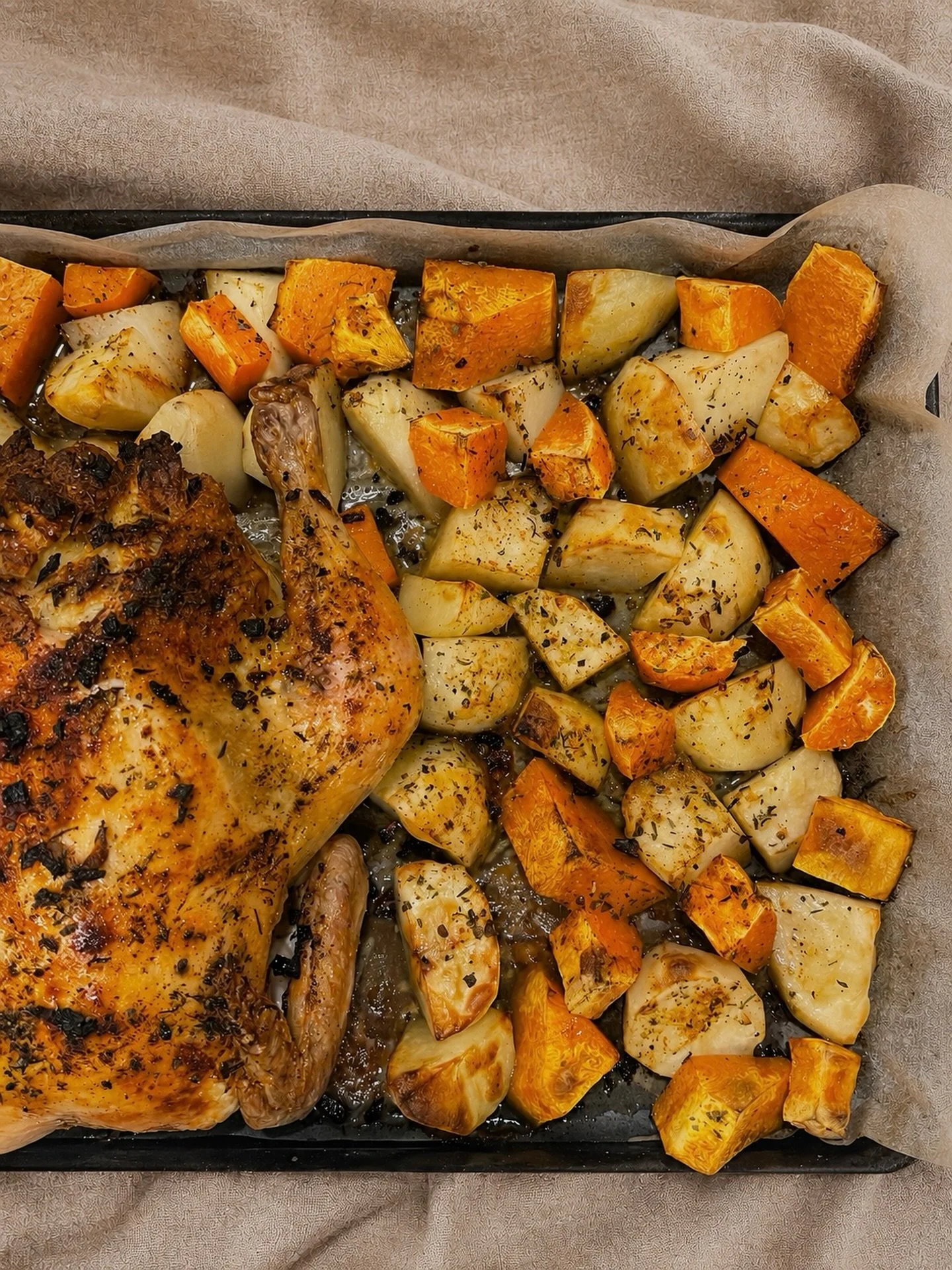 Not sure how to use our herbs? This roast is packed with flavour using our:
🌿 Italian Herbs in the chicken stuffing
🌿 Italian Herbs, Thyme &amp; Smoked Paprika sprinkled over the chicken and vegetables. 
🌿Finish with our Himalayan Salt and Mixed P