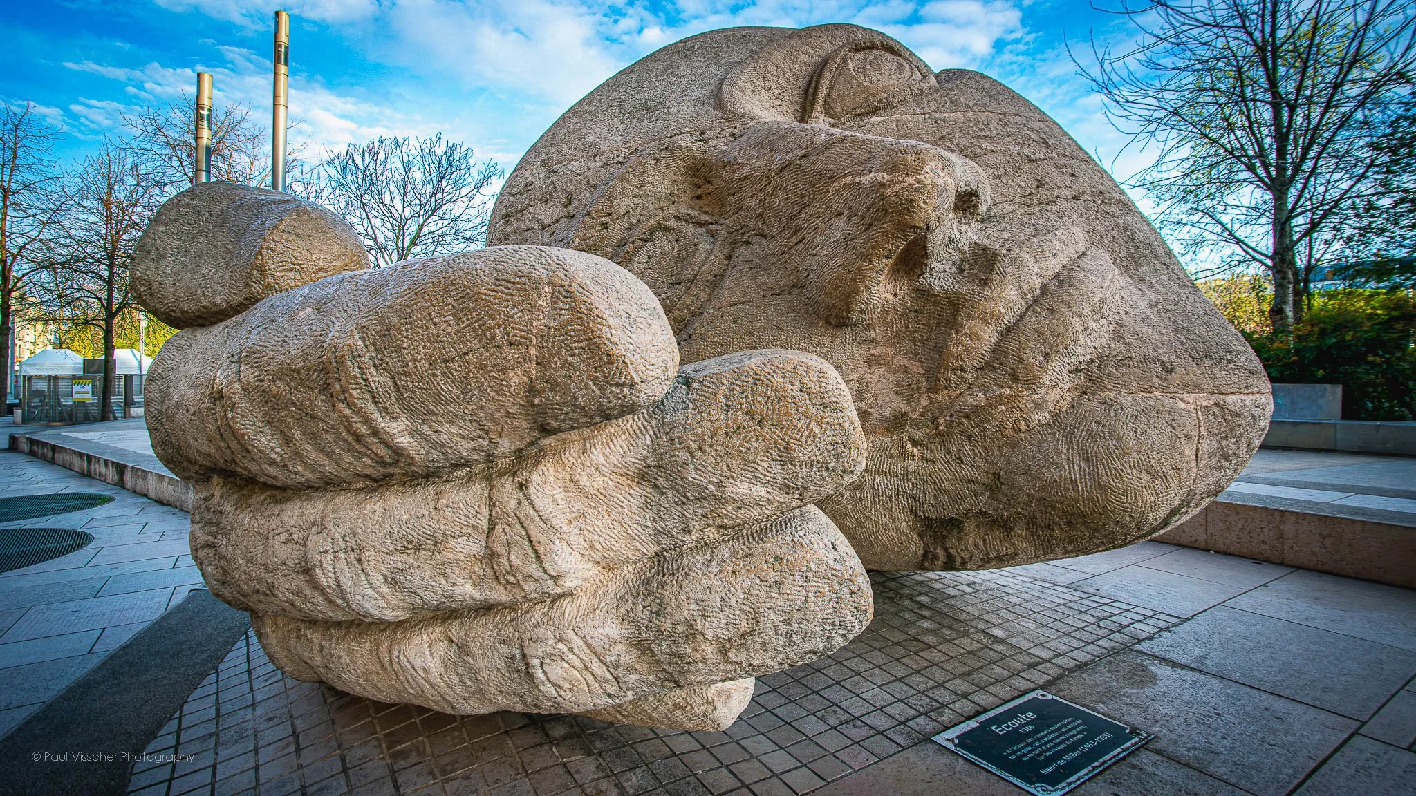 “Écoute” Sculpture by Henri de Miller in Paris