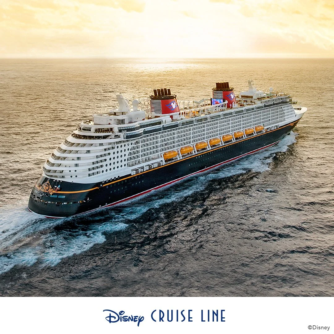 Picture of Disney Cruise Ship on the open ocean