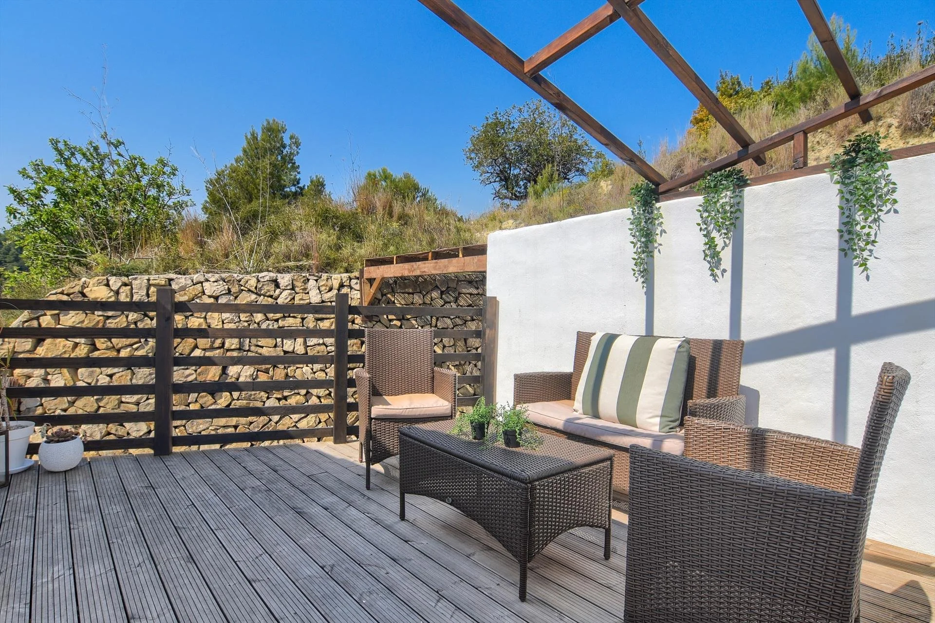 104822_18__upper white ensuite_balcony.jpg