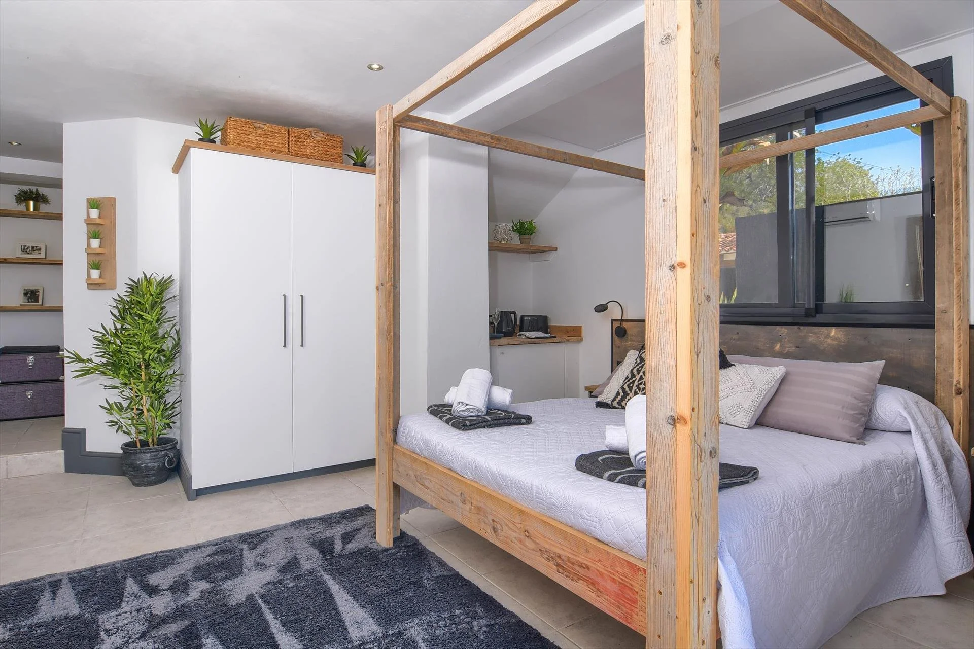 104822_25_lower level_1 bedroomsuite 2.jpg