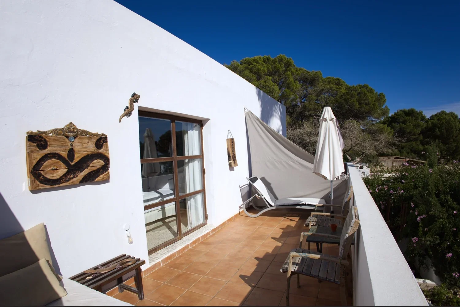 h2+terrace.jpg.webp
