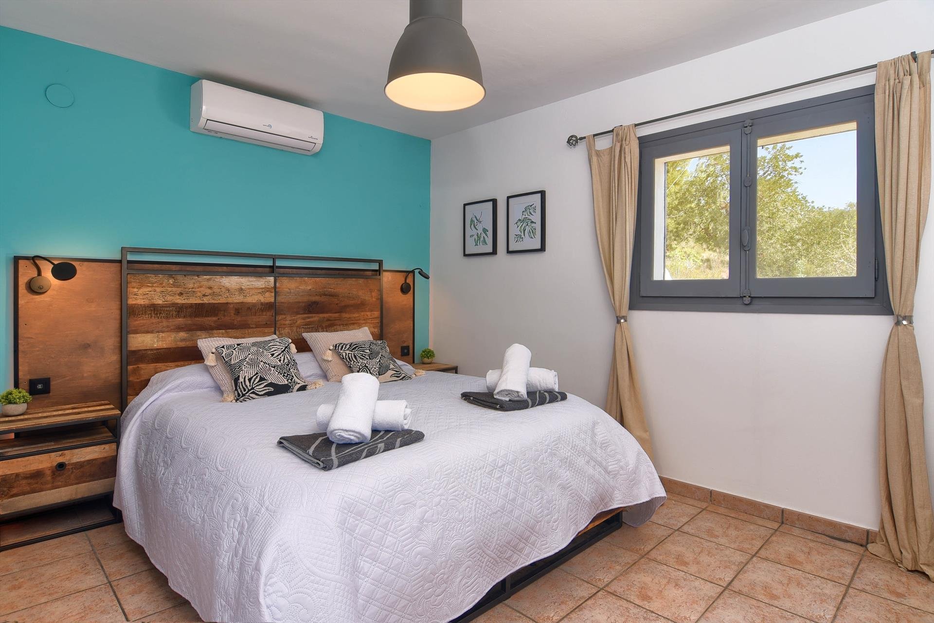 104822_14_upper blue ensuite.jpg