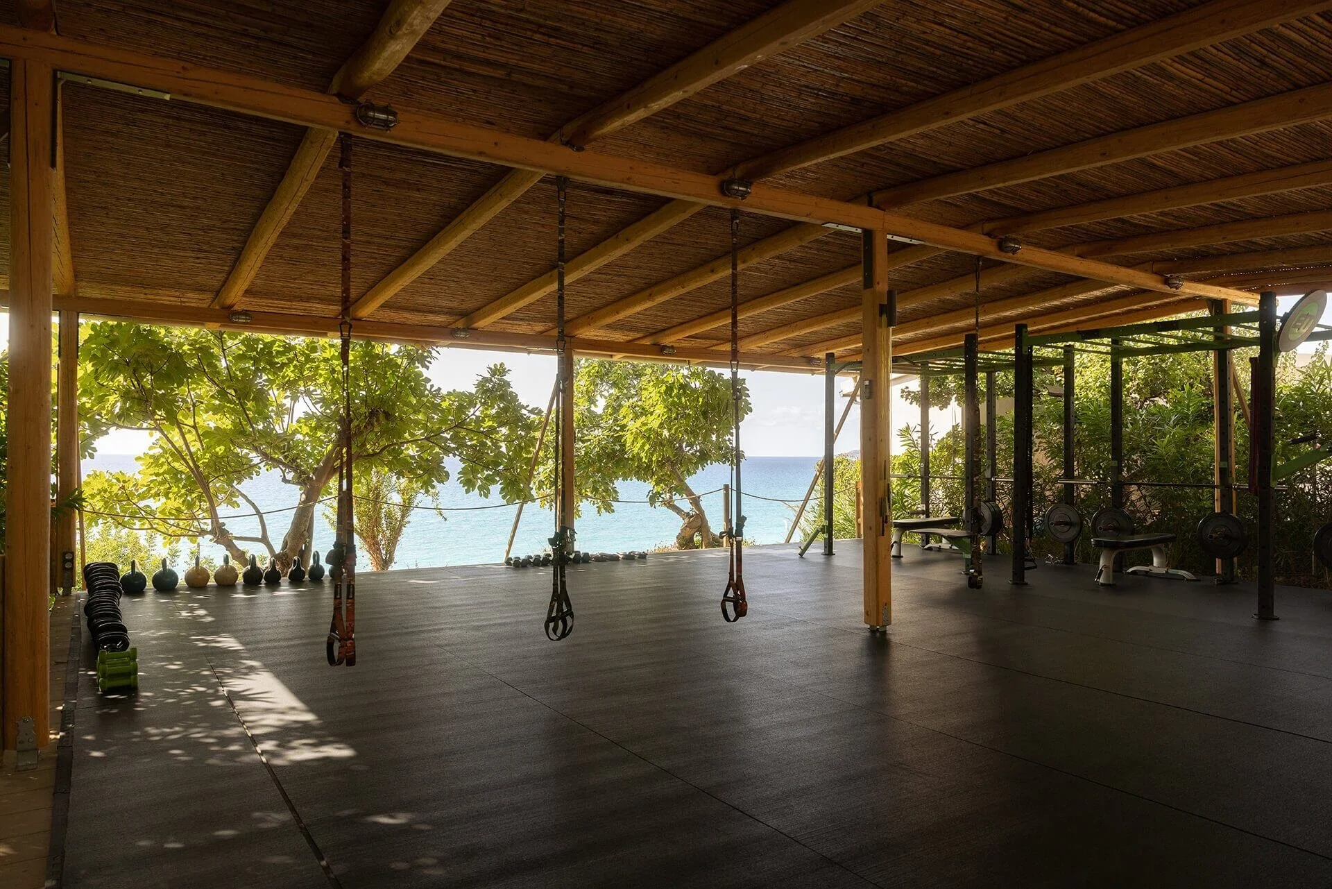 fzeenkefalonia-OUTDOOR-FITNESS-HERO-BANNER.jpg