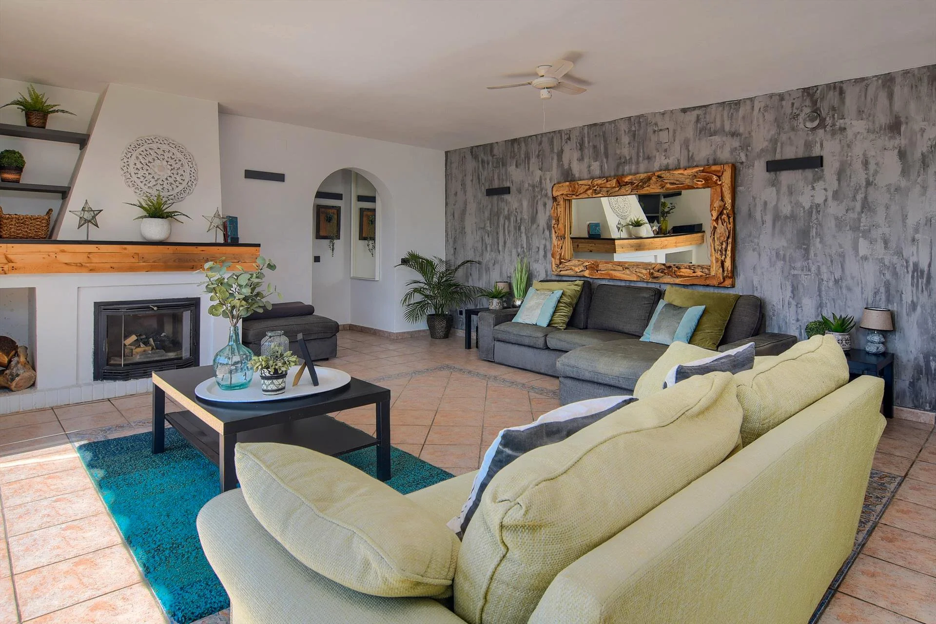Livingroom_upper.jpg