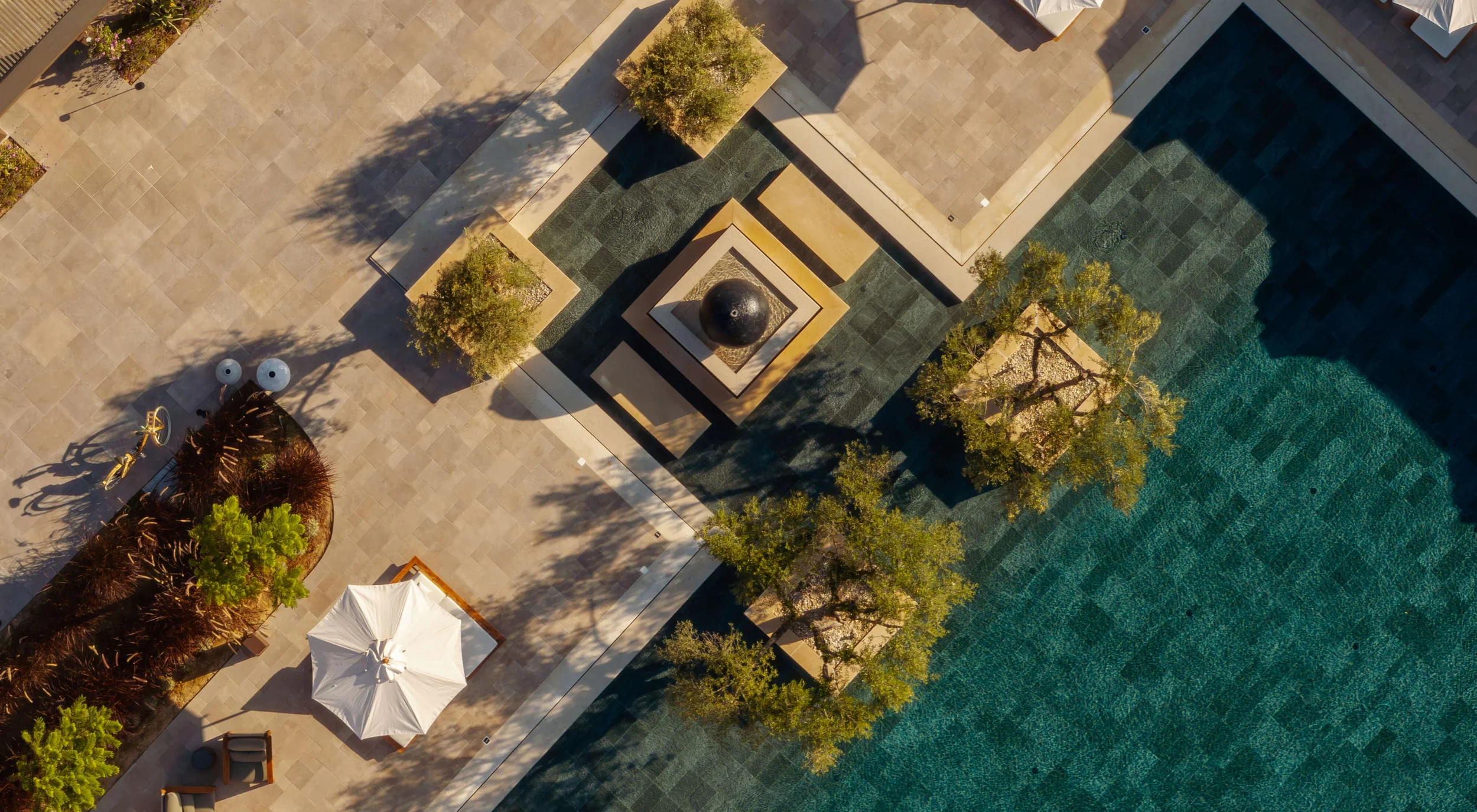 fullscreen-pool-2.webp