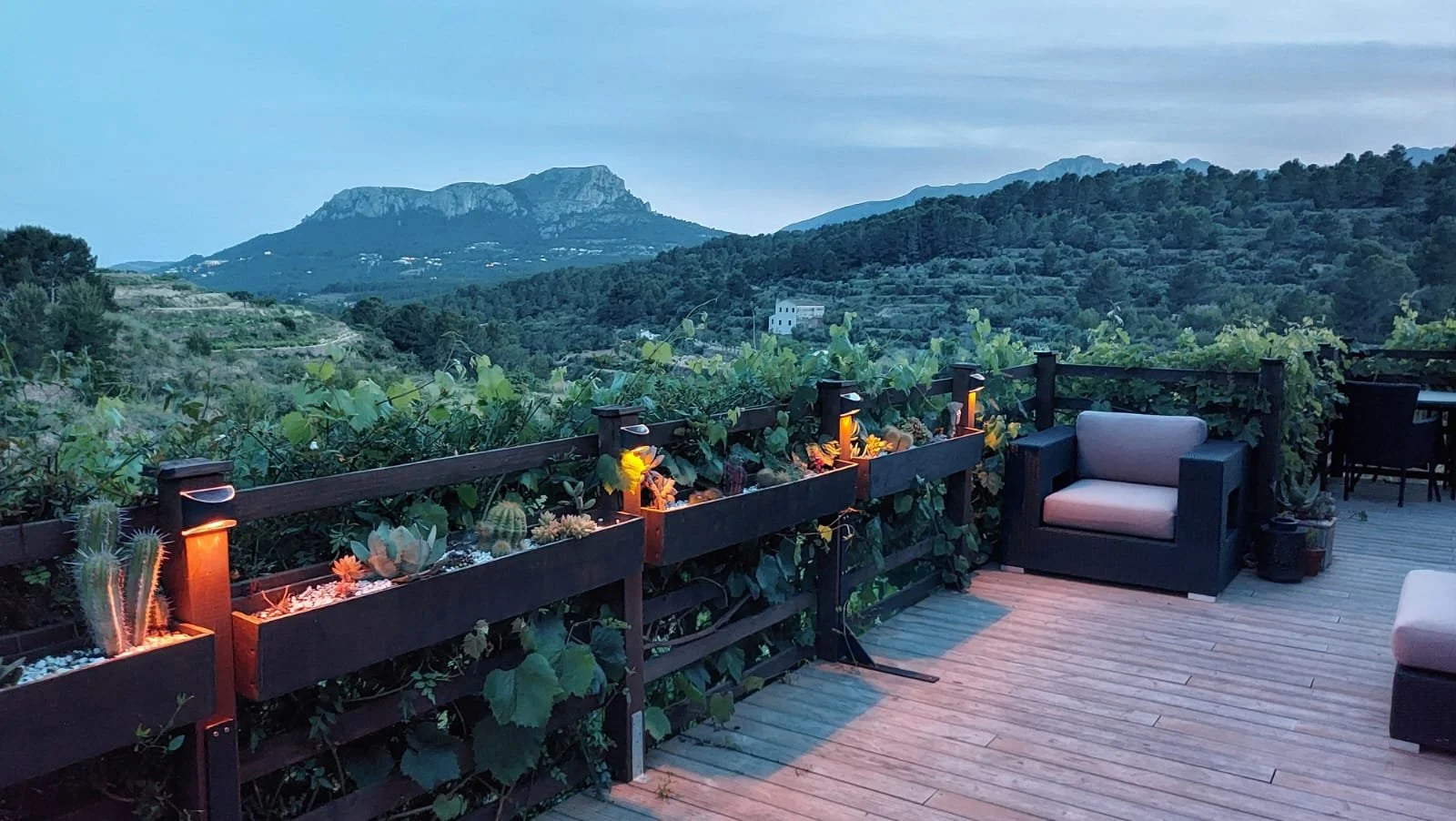 CommonArea_BALCONY_NIGHT.jpg