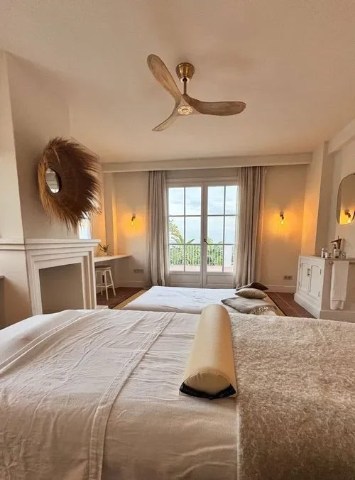 677e9181482d81d28f638079_Treatment-room.webp