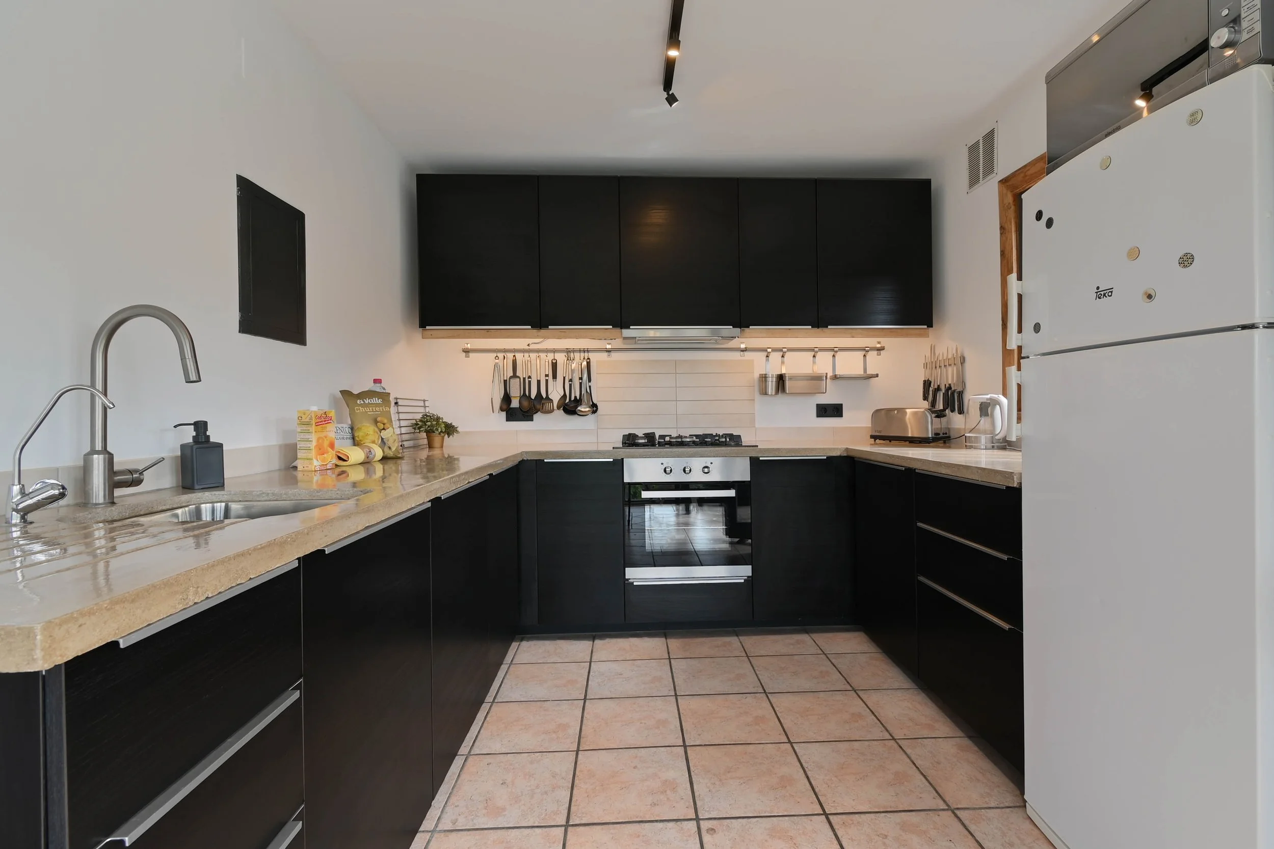 upper_kitchen.jpg