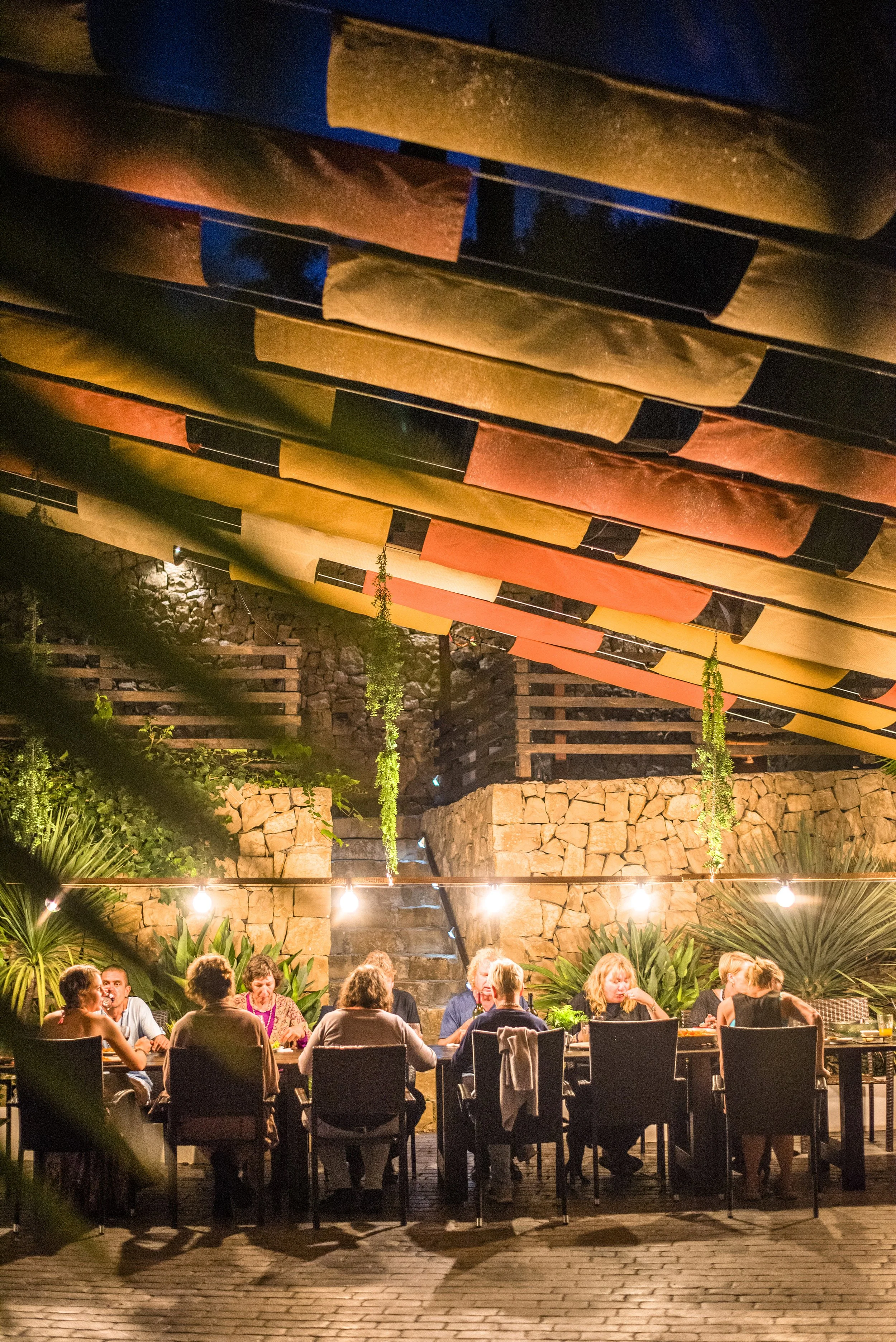 dining_lavi_sound_and_yoga__330.jpg