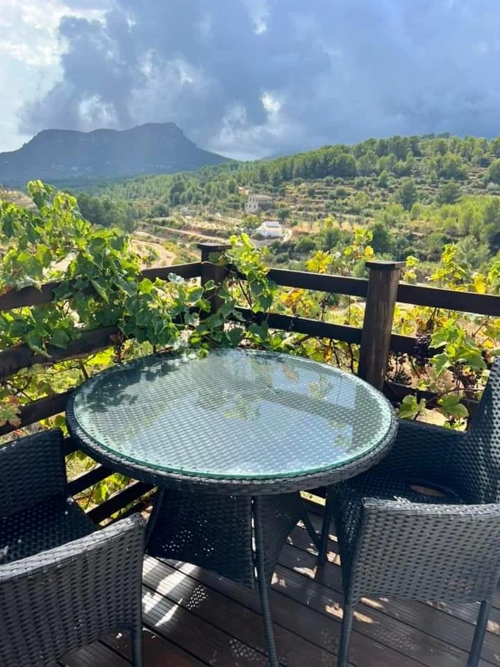 BALCONY_GREEN_ROOM.jpg