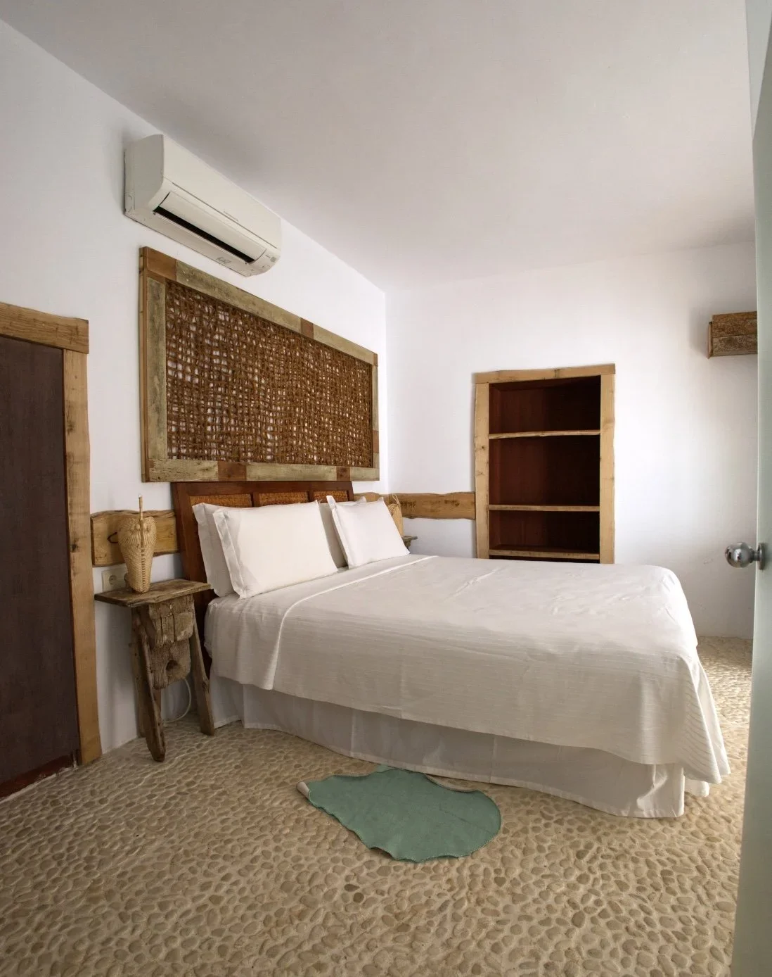 h11+room.jpg-2.webp