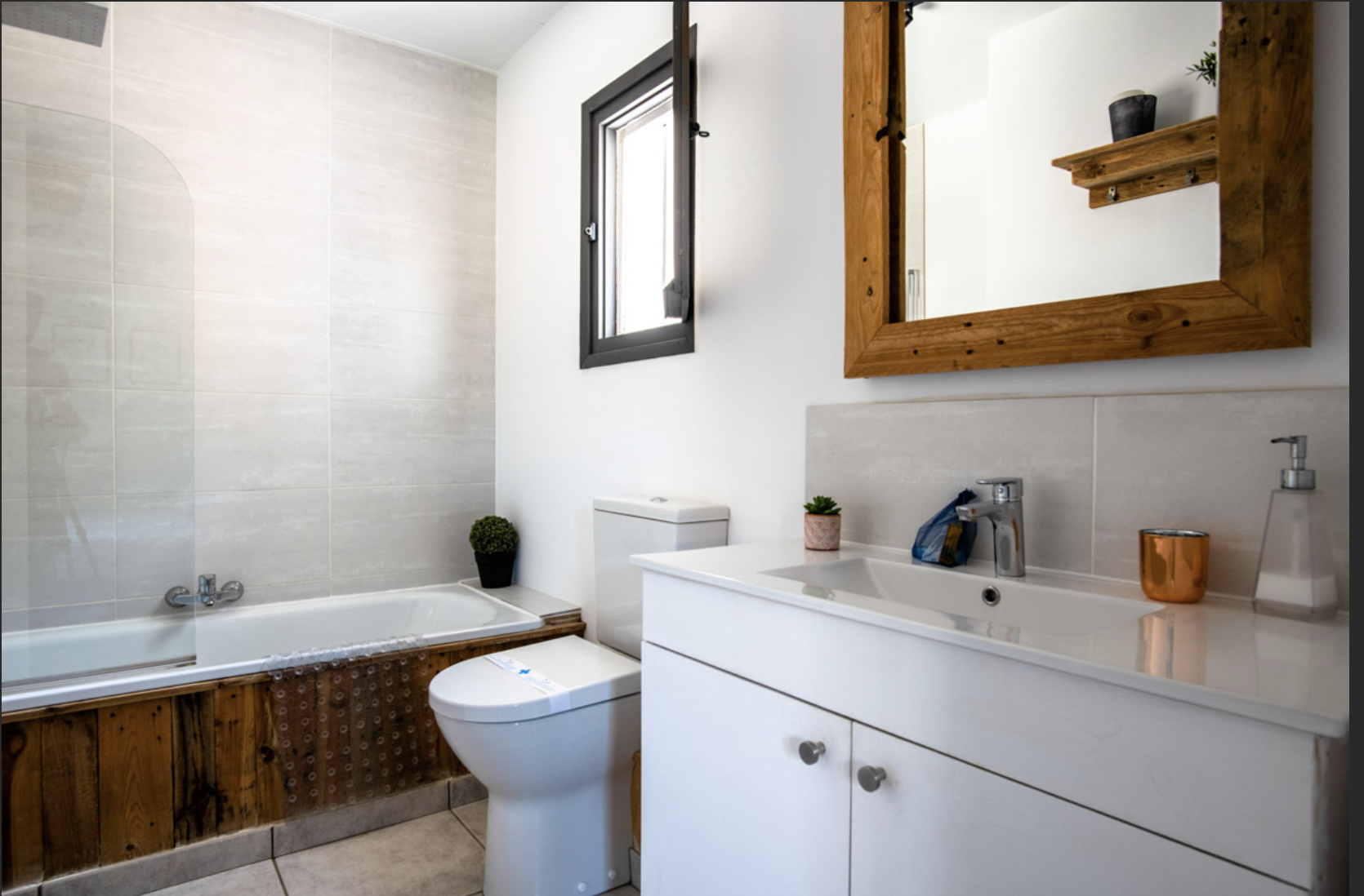 Blue_ensuite_lowres.png