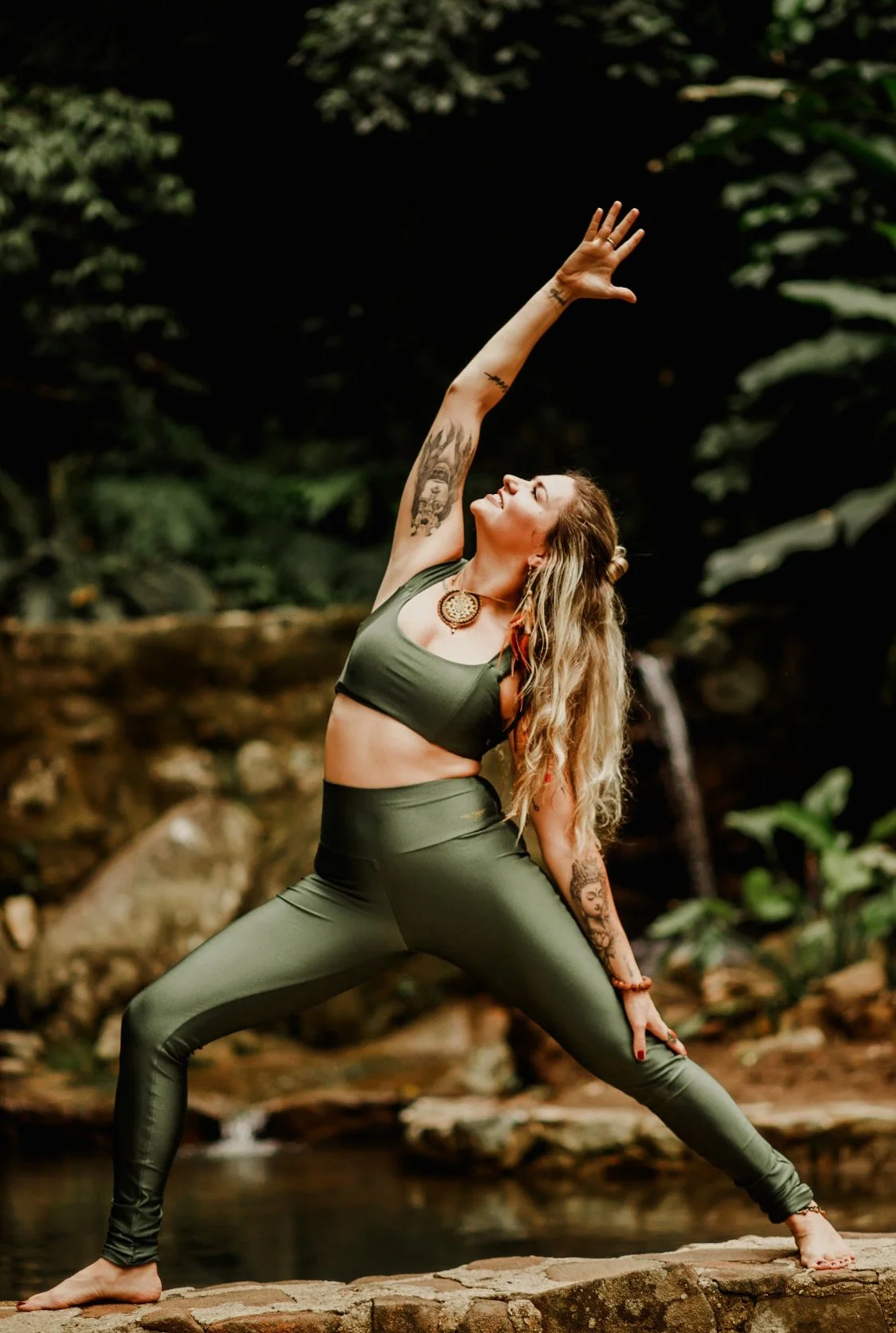 PRÁTICAS DE YOGA