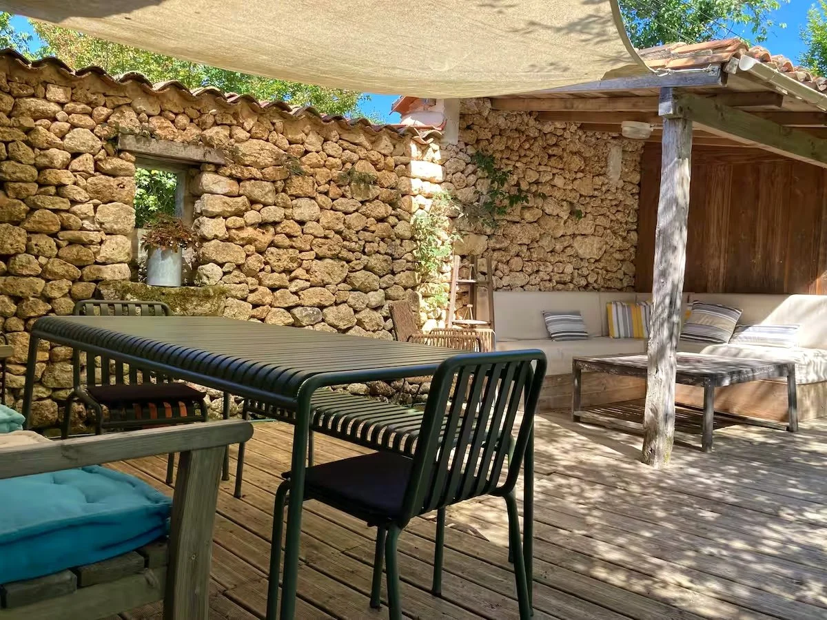 La terrasse extérieure côté nord.