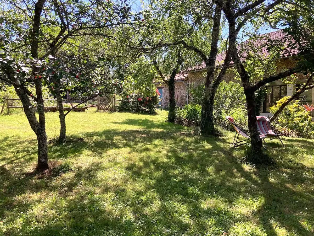 Les espaces verts du gîte côté nord