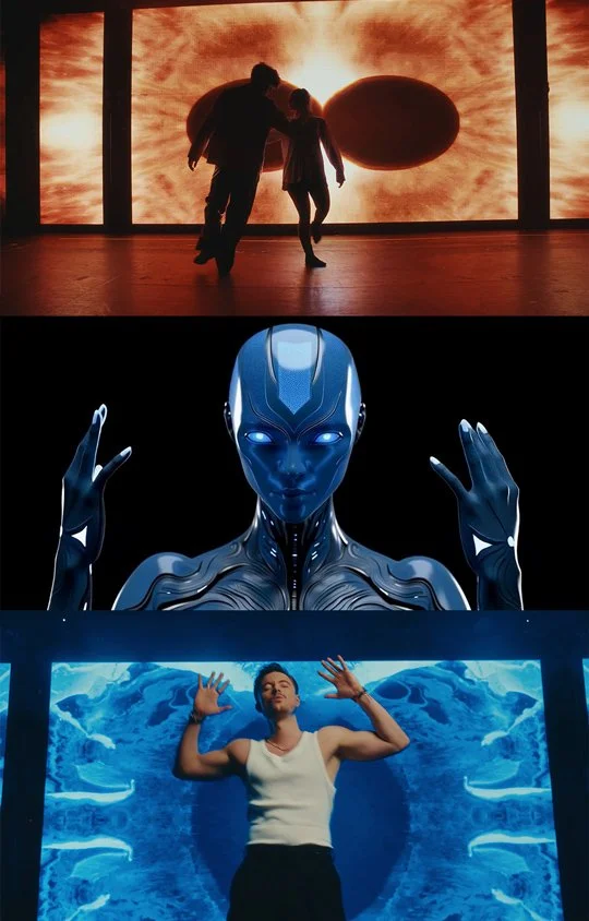 Drei Szenen: Erster zeigt eine Silhouette eines Paares vor einer großen Leinwand mit orangefarbenem Himmel, zweiter eine futuristische, humanoide KI-Figur mit blauer Haut, dritter eine Frau vor einer blauen Meeresprojektion.