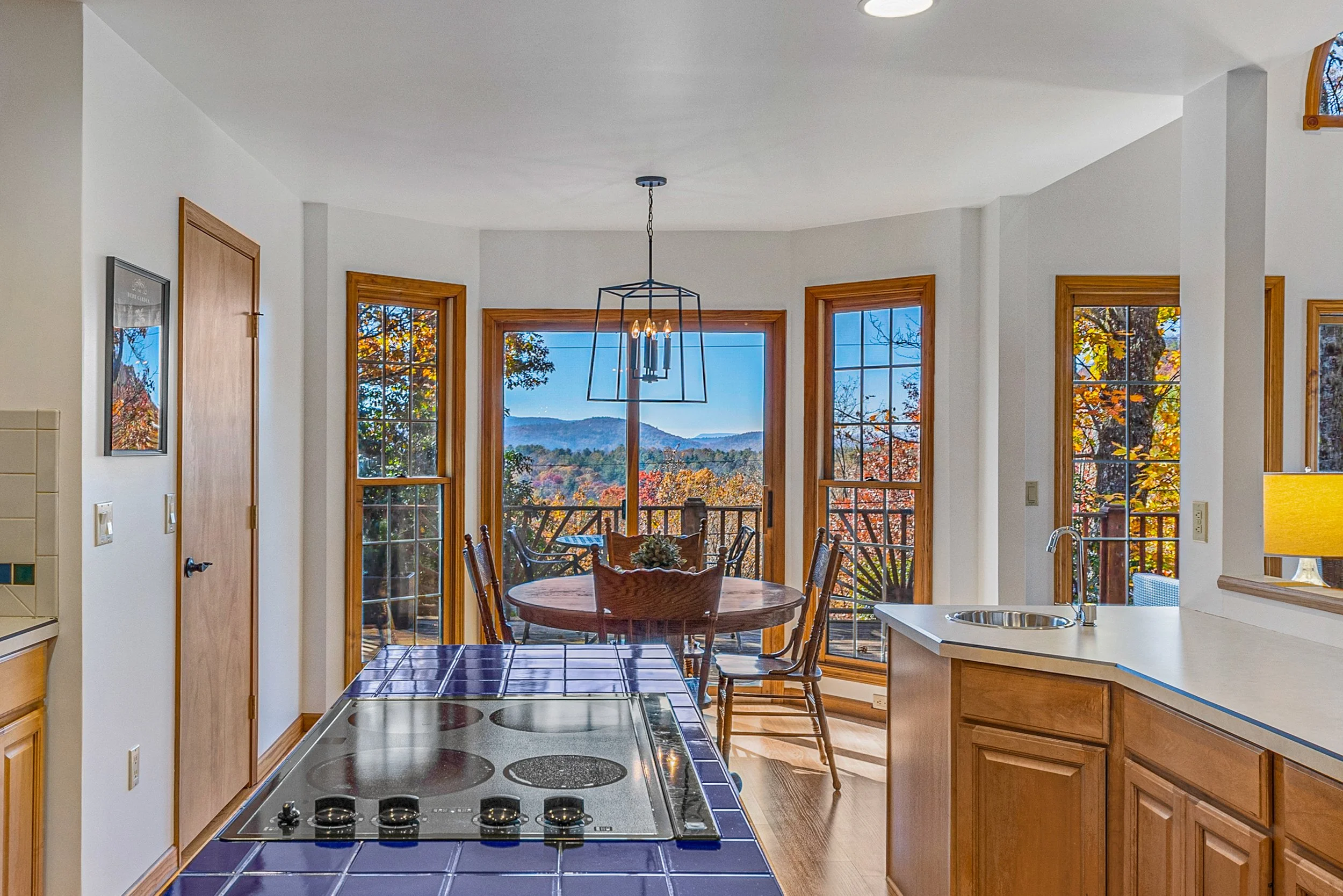 611 Ridgewood - Photos (22).jpg