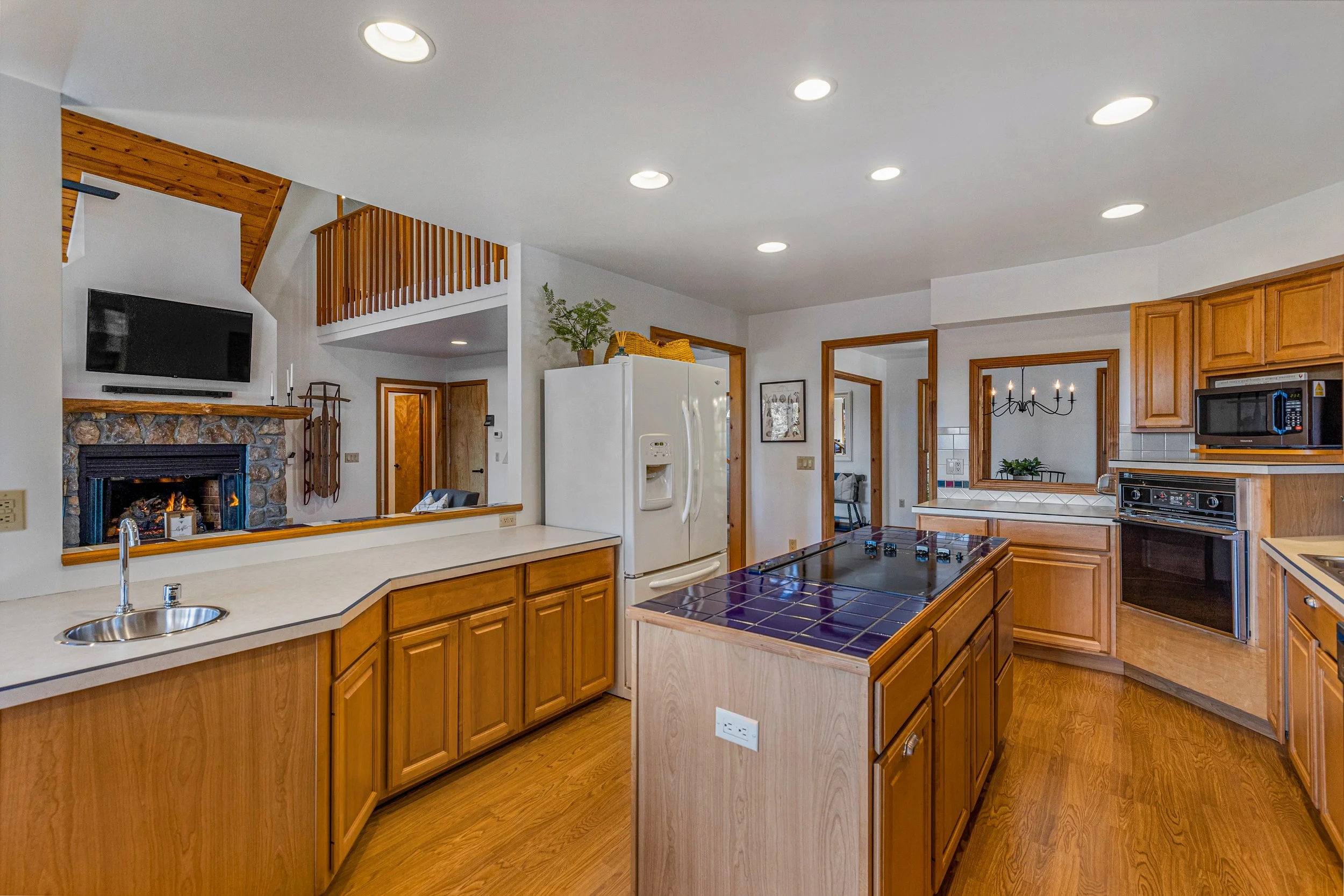 611 Ridgewood - Photos (23).jpg