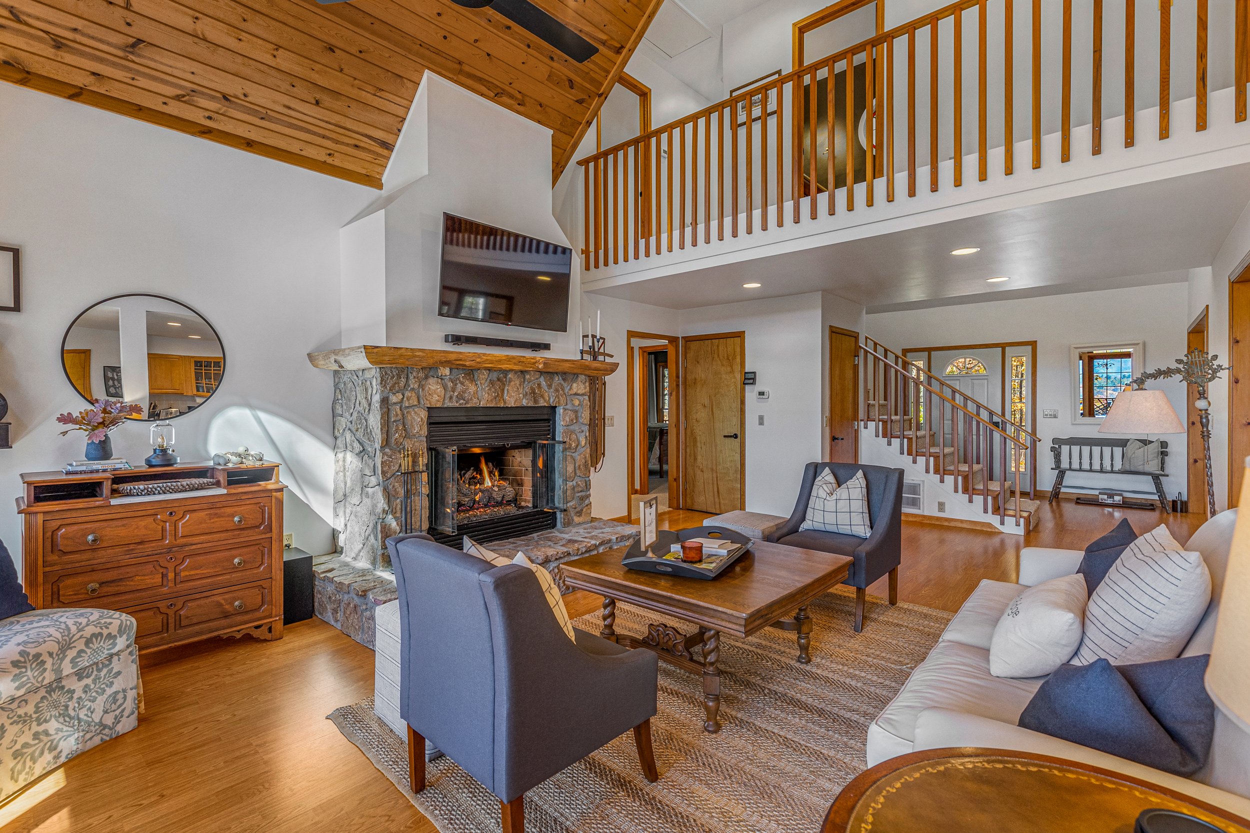 611 Ridgewood - Photos (27).jpg
