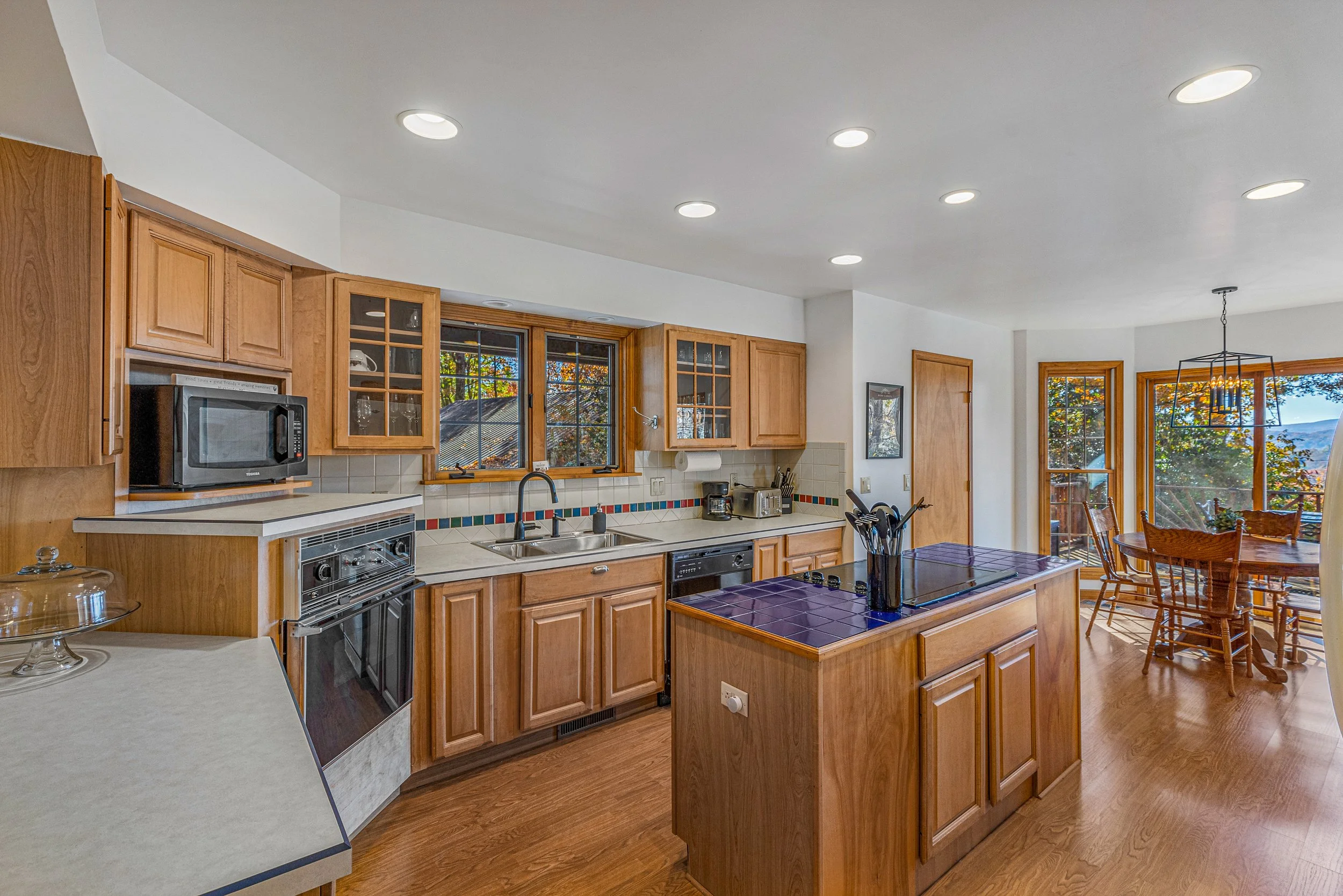 611 Ridgewood - Photos (21).jpg