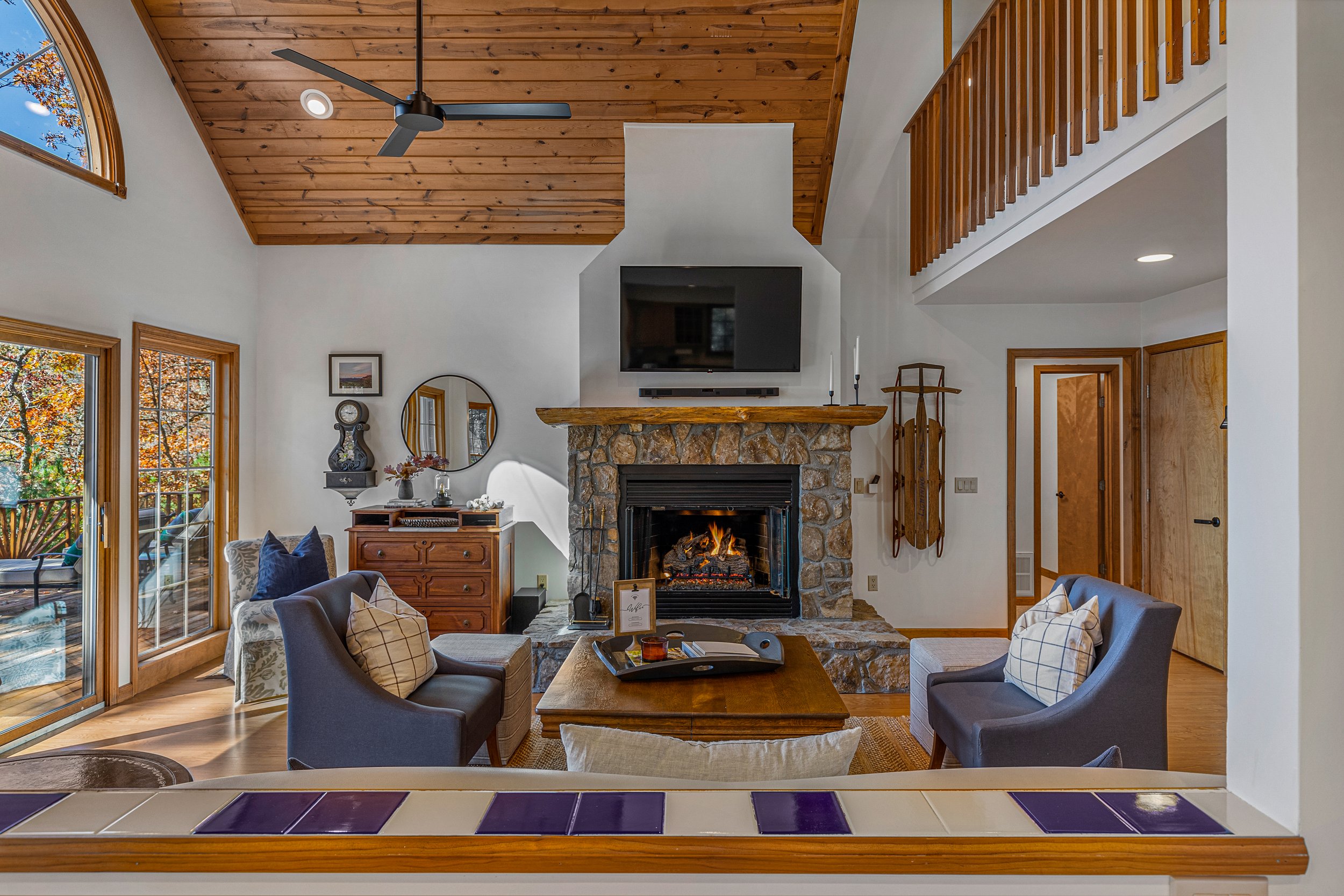 611 Ridgewood - Photos (29).jpg