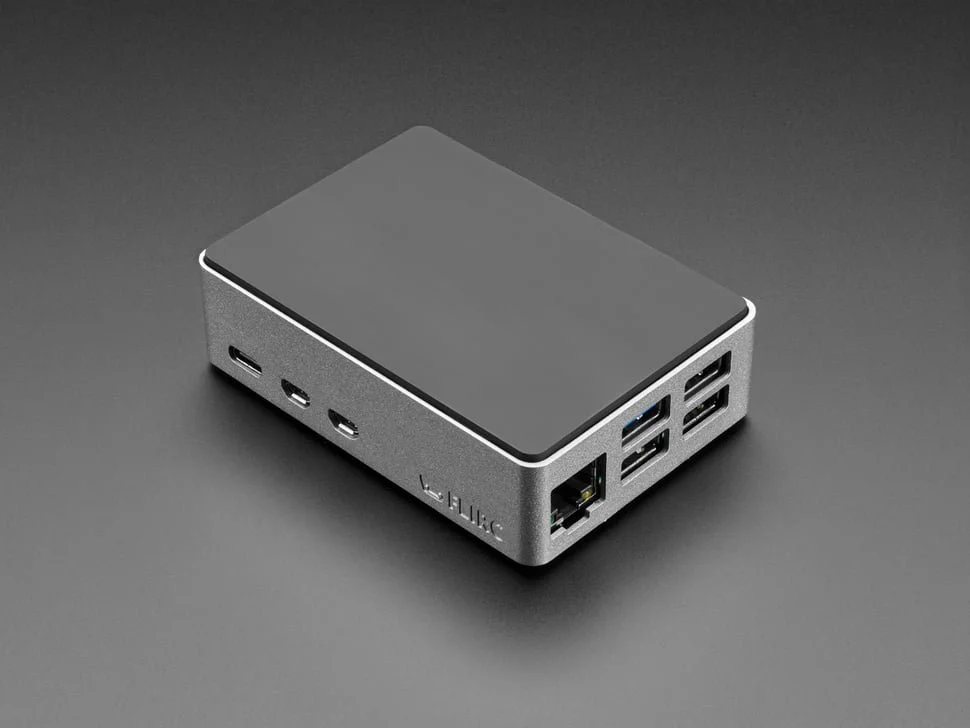 Raspberry Pi 5 8GB in case with TAILS