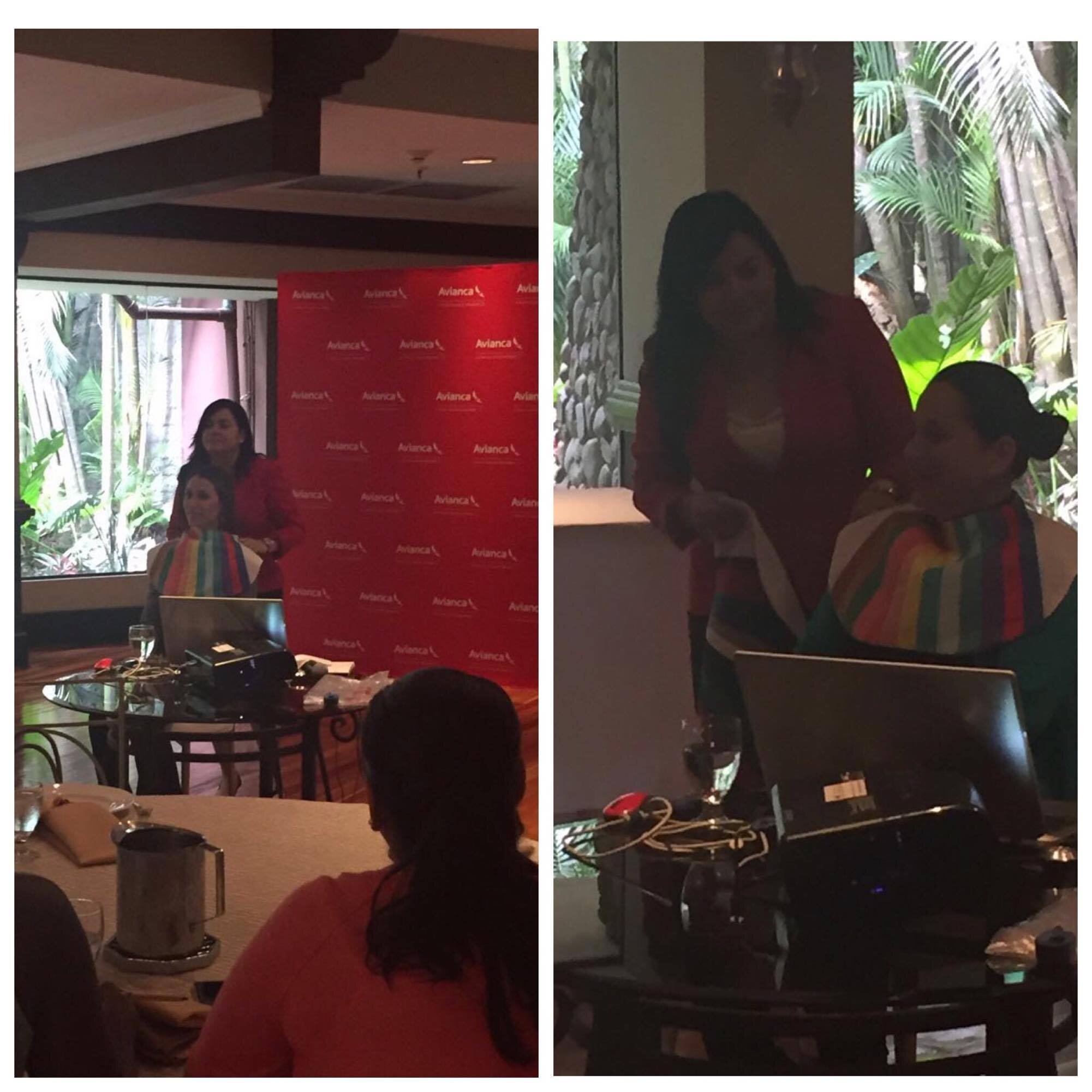 Dos fotografías de un evento en un salón con personas, una al fondo y otra en primer plano, con una mujer de cabello largo y oscuro interactuando con otra mujer que lleva puesta una bufanda o manta con franjas de colores