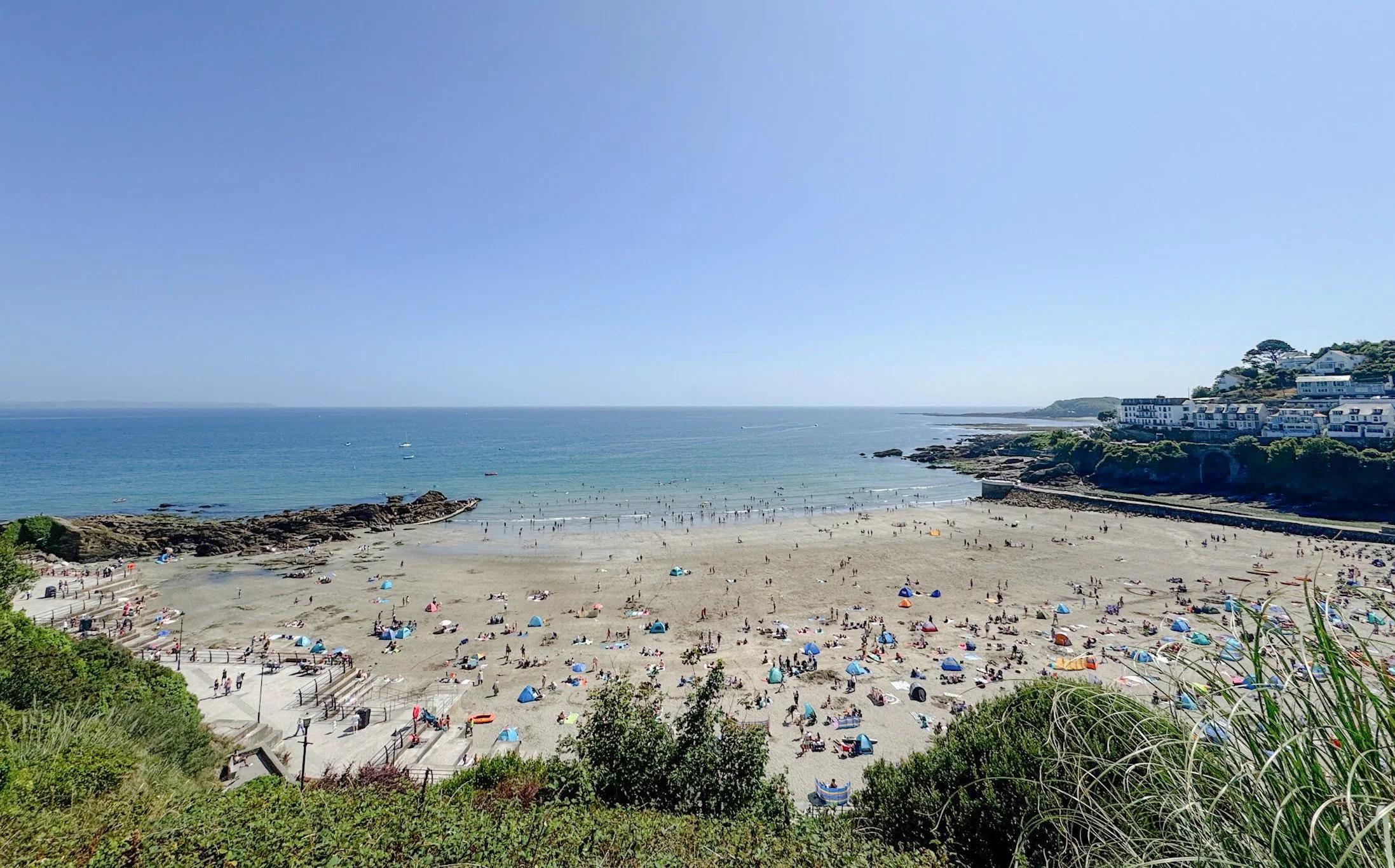 Looe Beach - a large beach in a bay