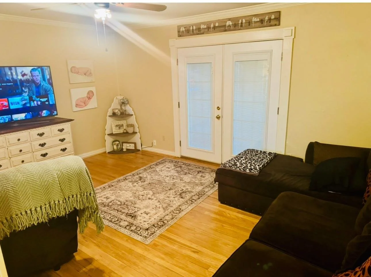 Living Room 1.jpg
