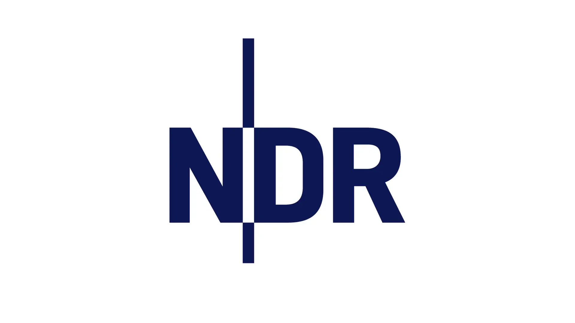 Logo der Partei Norddeutscher Radio (NDR) mit blauer Schrift auf weißem Hintergrund.