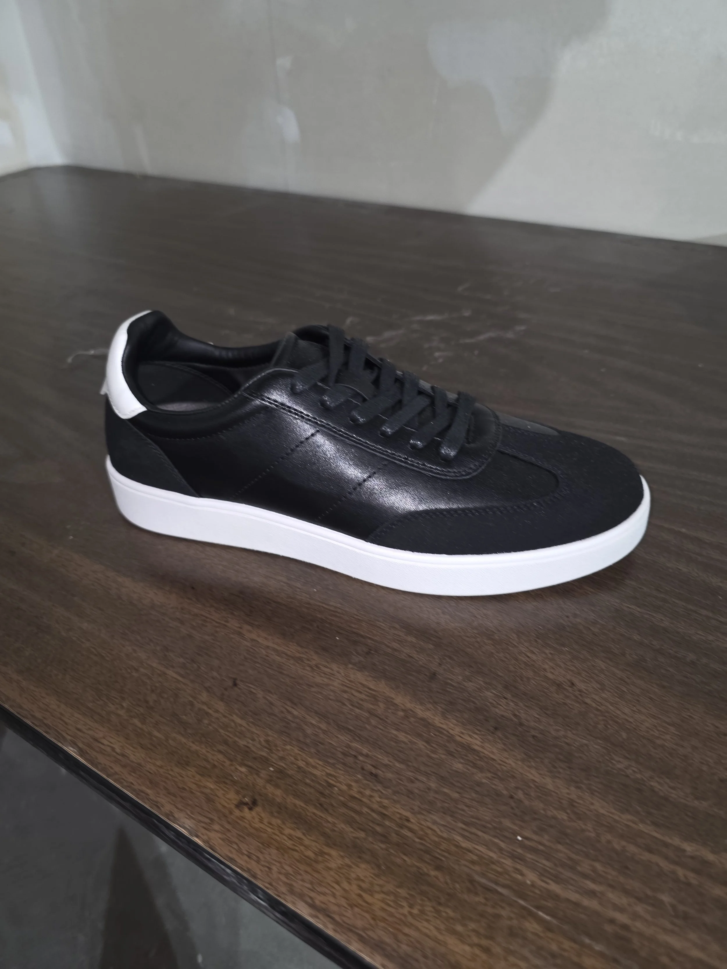 Urban Classic Black Sneakers