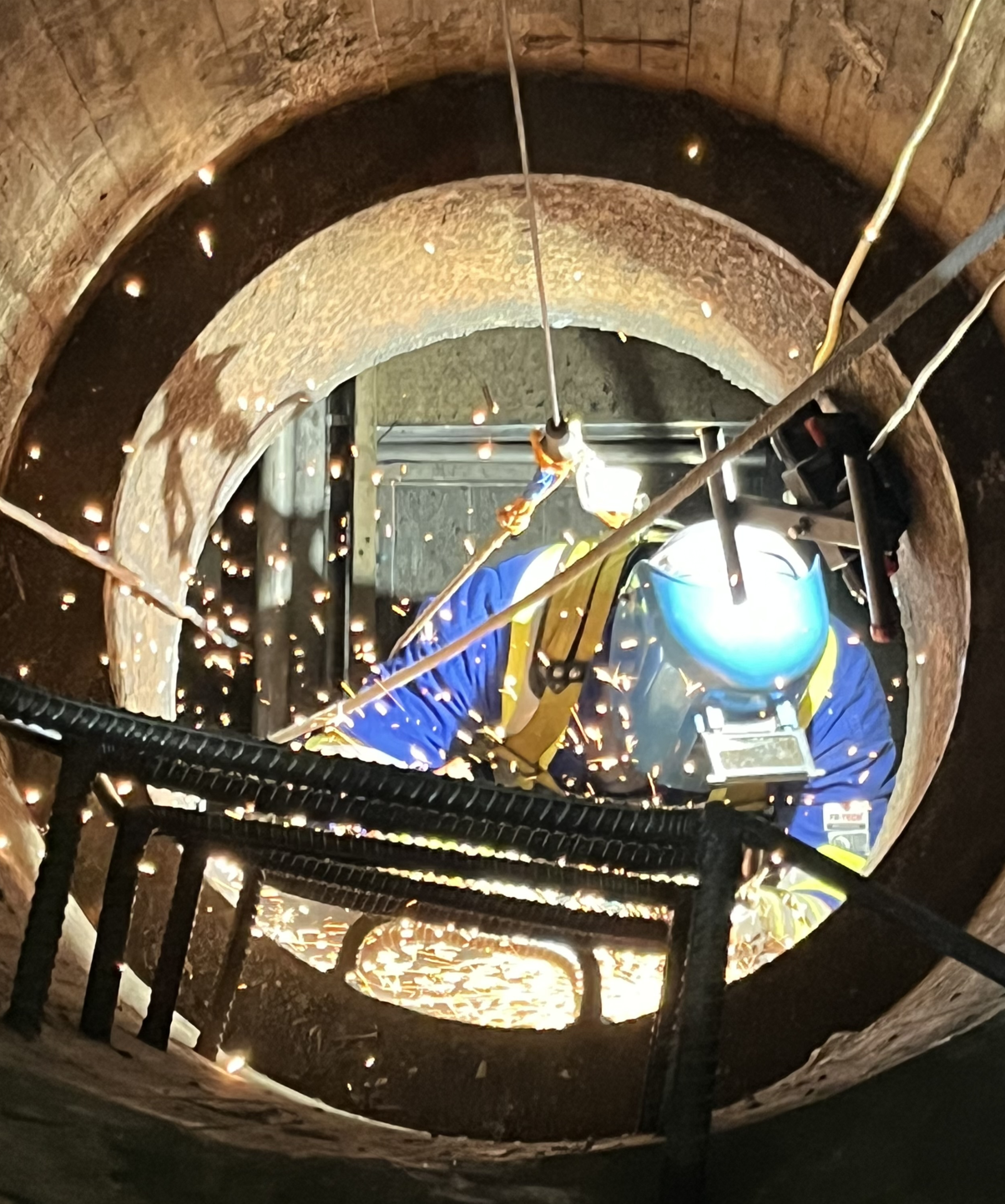 CONFINED SPACE RESCUE SETUP FOR ENTRANT IN CONFINED SPACE