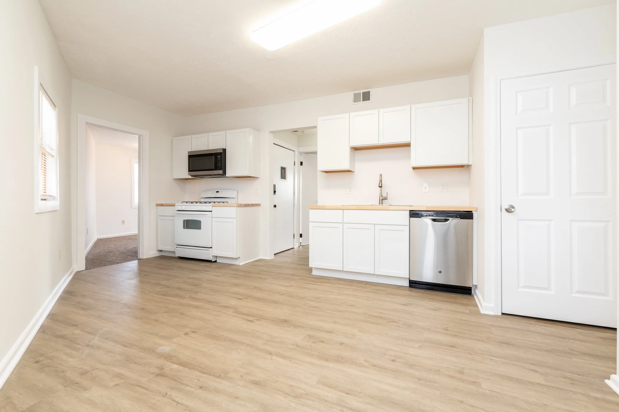 3905 Woodbine-5.jpg