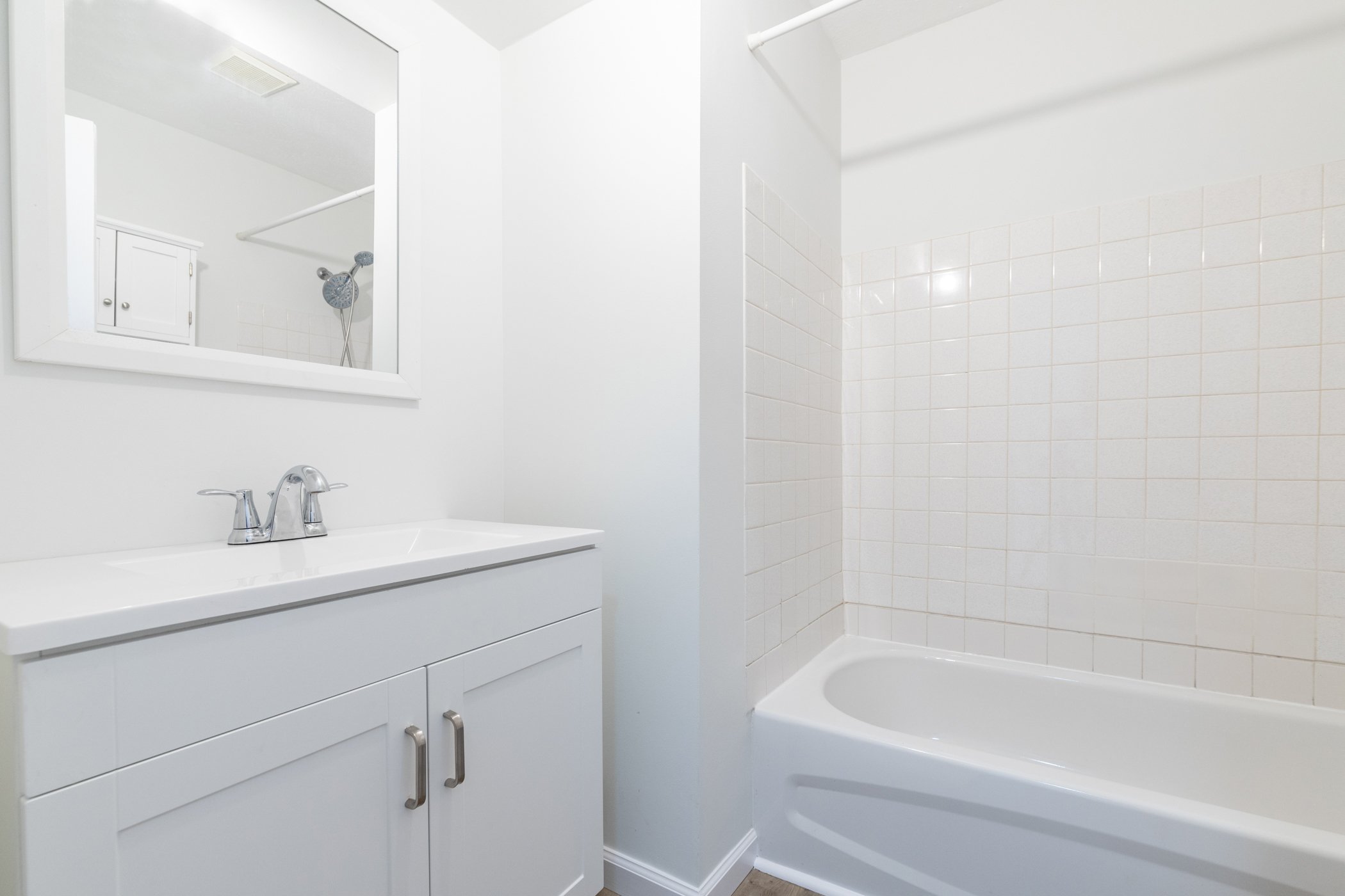 3905 Woodbine-14.jpg