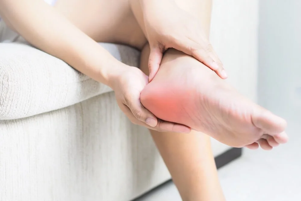 westchester ny podiatrist treats patientfor plantar fasciitis and chronic heel pain.