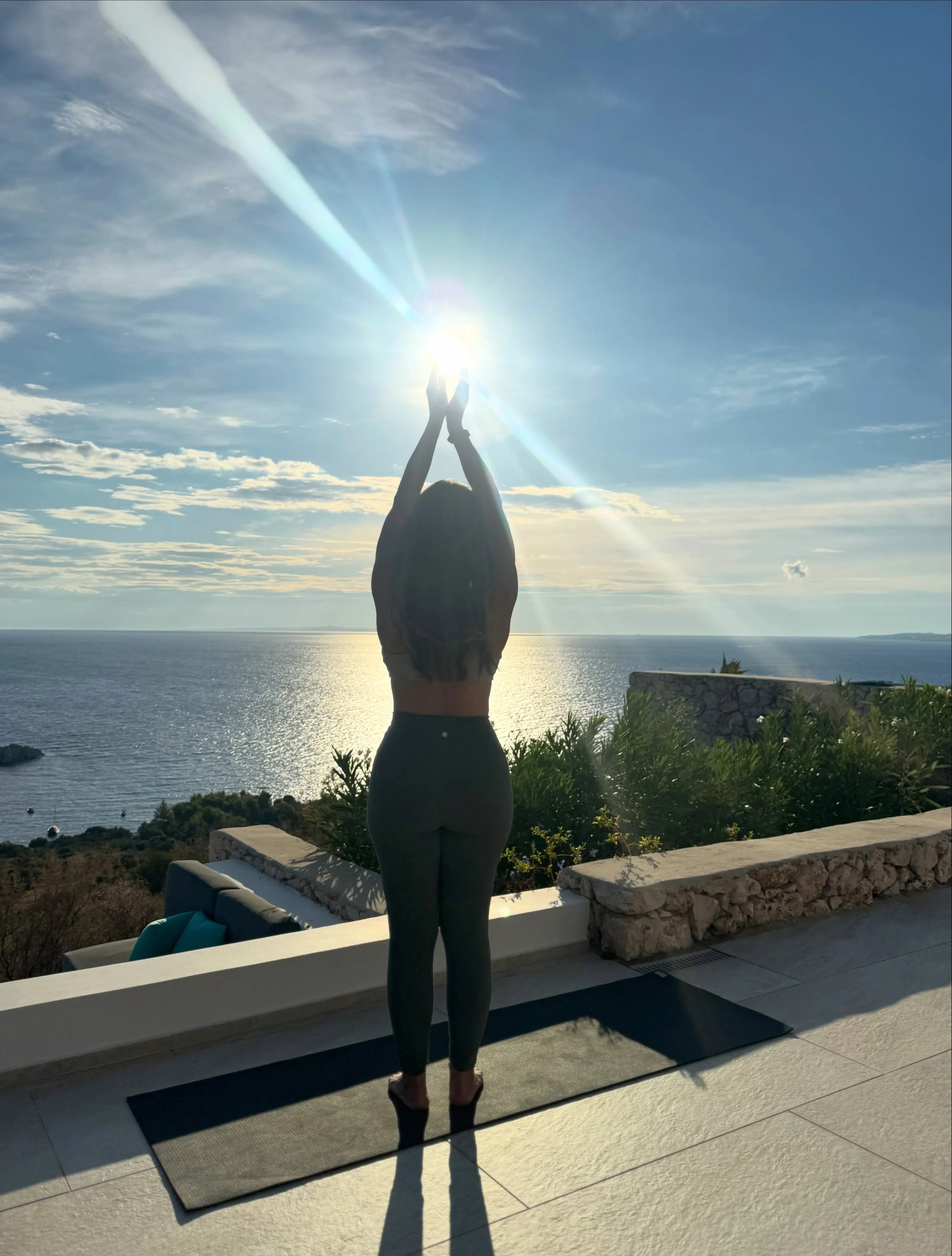 Yasma-stay 😬🇬🇷

Greece Retreat Pt I. A glorious group, traveling from all corners of the world, from Florida, to Canada, to Leamington Spa.

Dreamy yoga scenes, incredible food, the bluest sea I ever did see &amp; a view to ruin all others🧘🏻&zwj