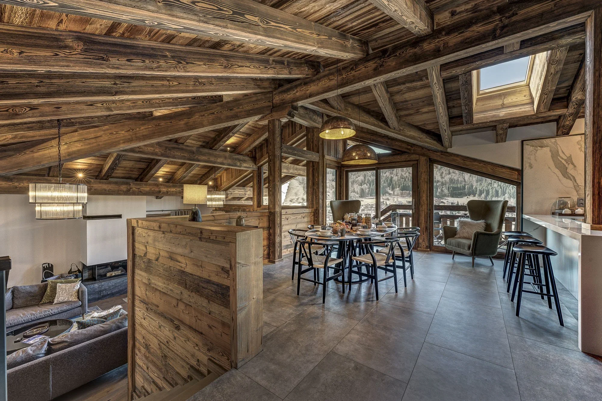 DSC06898_899_900_901_902_903_9042024-02-day-chalet-mix.webp