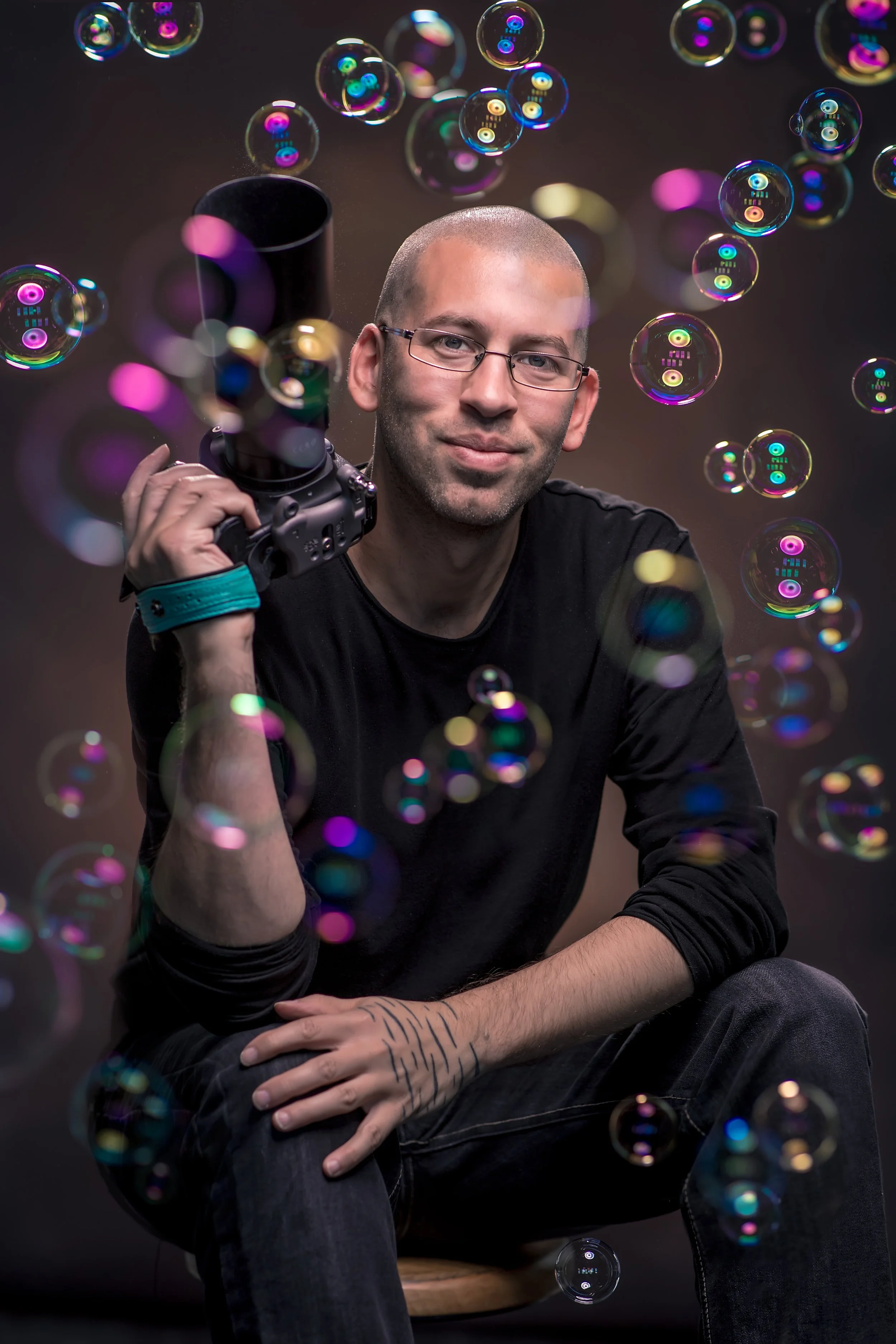 artist photographer rob clayton portrait with bubbles and camera