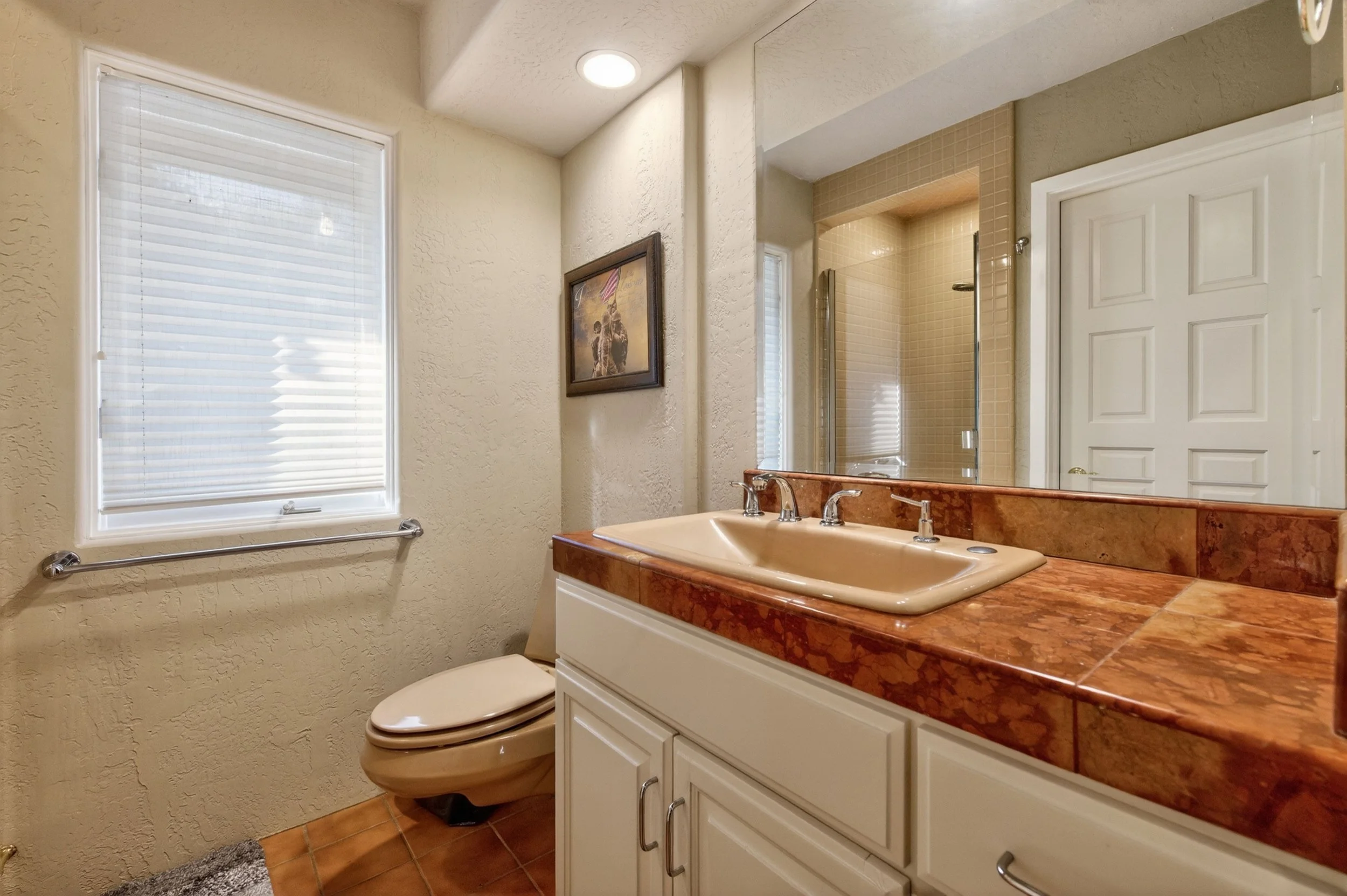 Comfortable luxury bathroom near Murphys and Angels Camp designed with refined finishes and relaxed foothill living in mind.