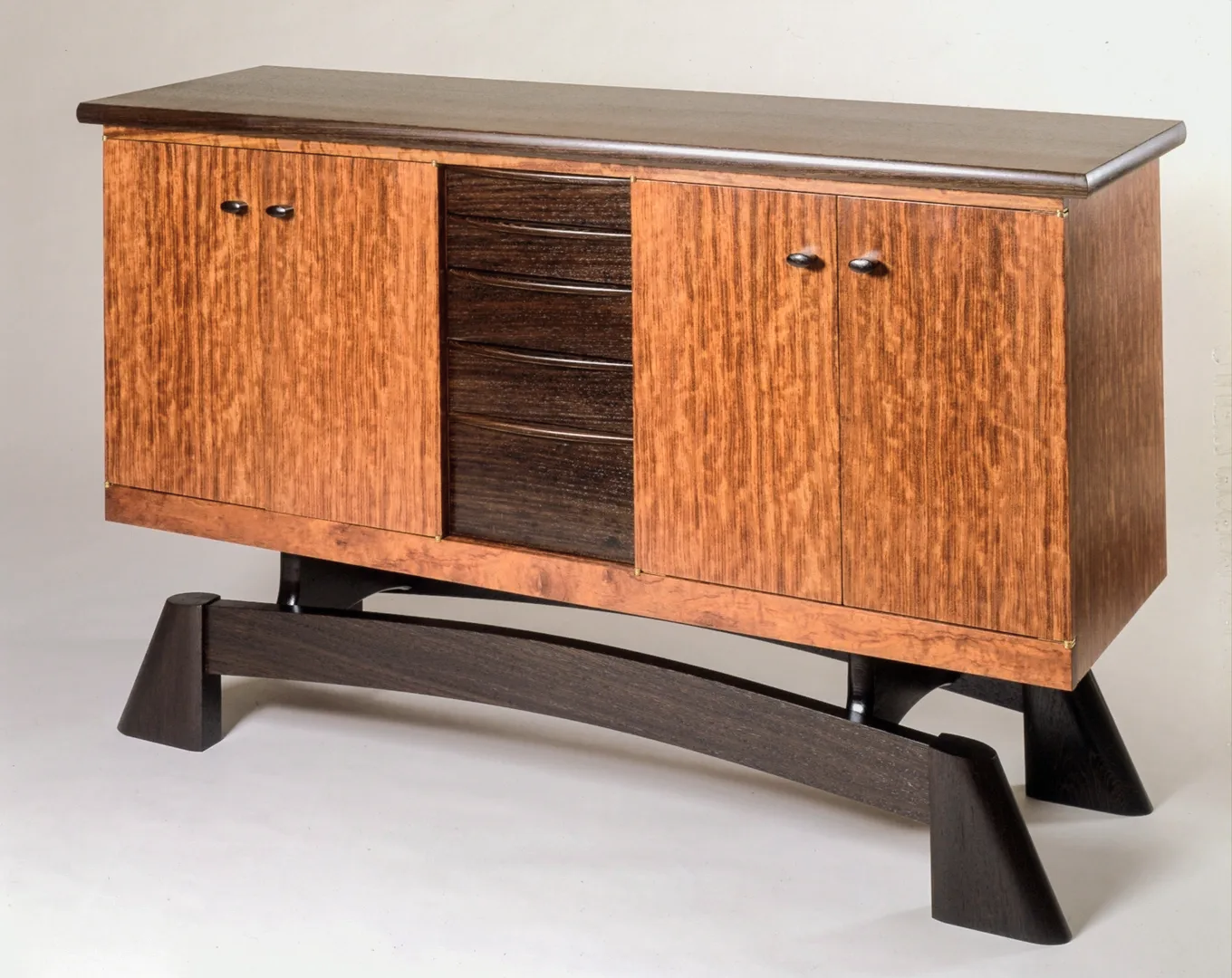 BUFFET I

buinga & leather