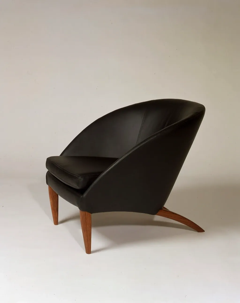 BARRROW CHAIR

bubinga & leather