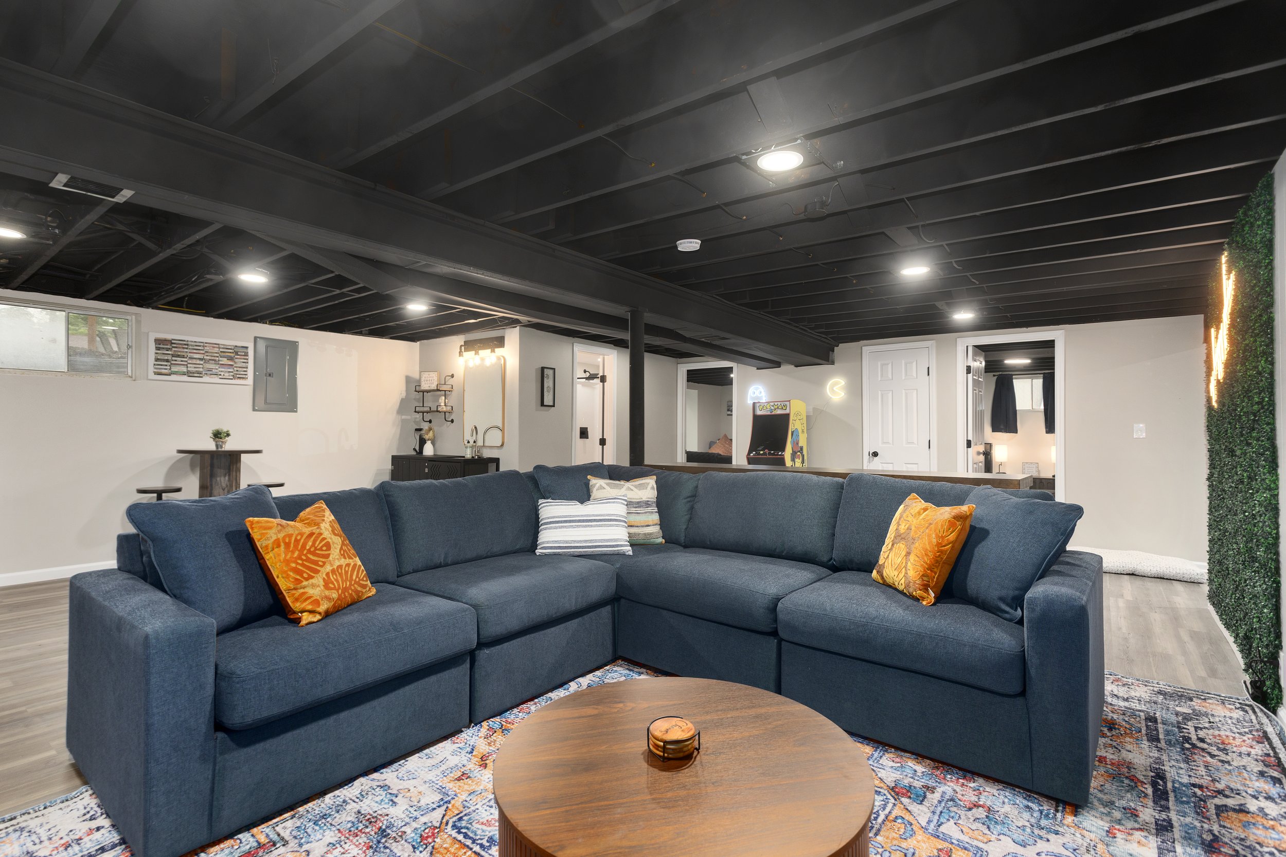Comfortable lounge and living space at Fountain City Creative Retreat featuring cozy seating, gathering areas, and smart TVs designed for creative groups to relax, reconnect, and unwind during scrapbook and quilting retreat weekends near Kansas City.