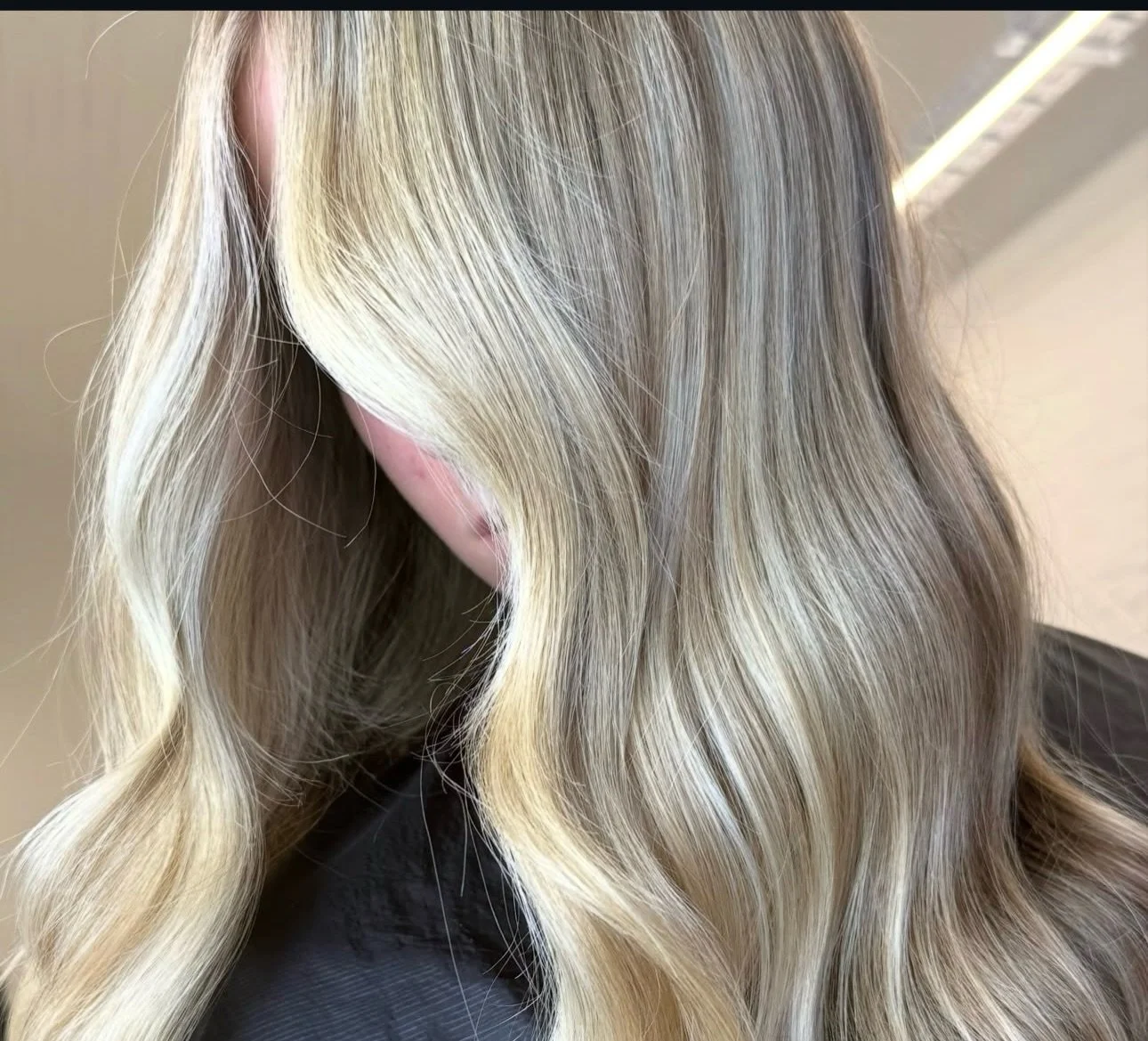 A creamy vanilla blonde to save in that inspo folder ☺️

But how do you maintain this? We get asked this a lot in salon which is why we suggest a 6 week toner refresh which keeps your blonde bright (without affecting your regrowth).

We also recommen