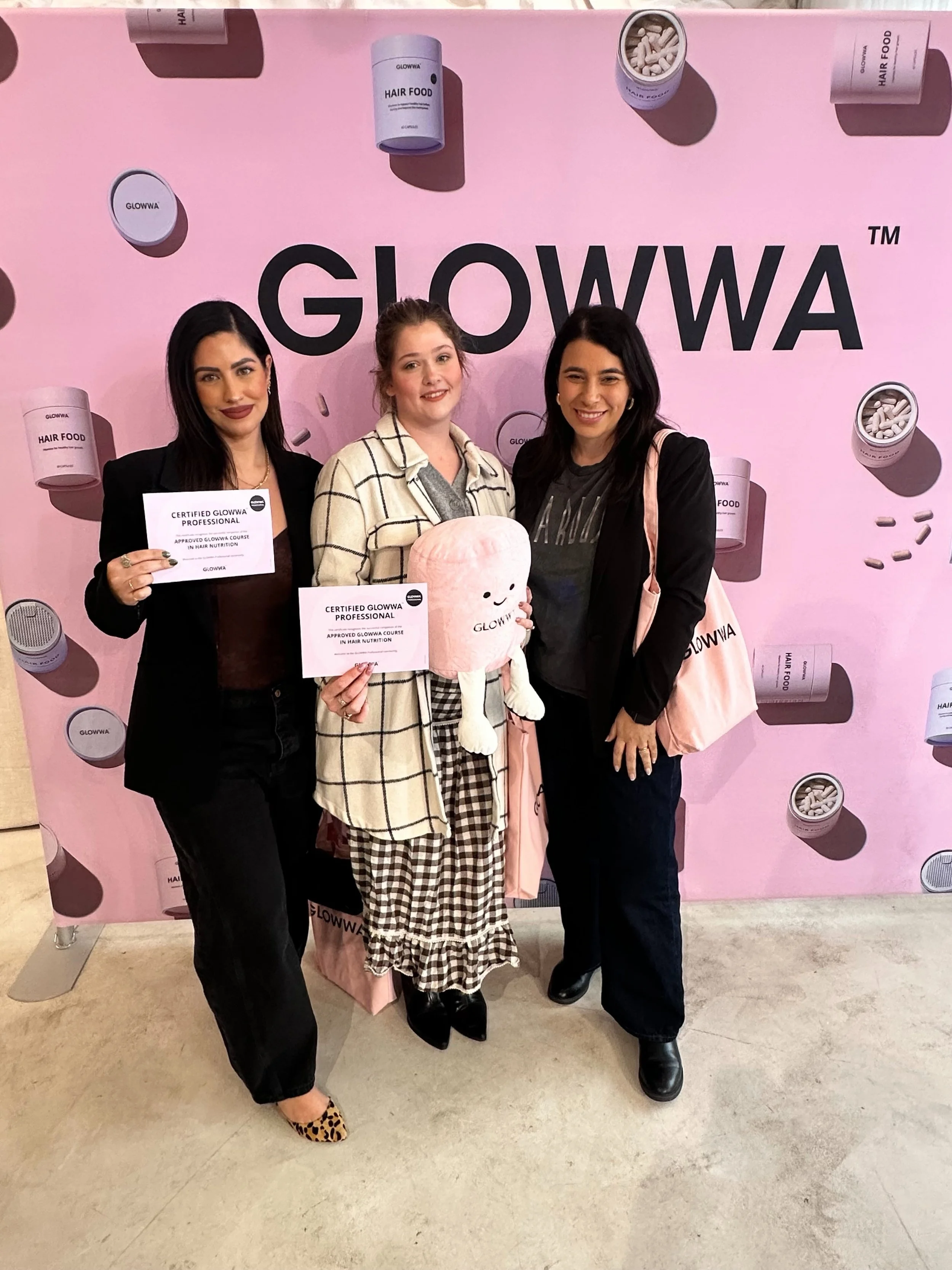 This morning, Rio, Lyneal and I had the pleasure of attending an incredible Glowwa event with Jerome, all the way from the UK 🇬🇧✨

Glowwa is an incredible hair food supplement designed to support your hair, skin, nails and overall wellbeing.

With 