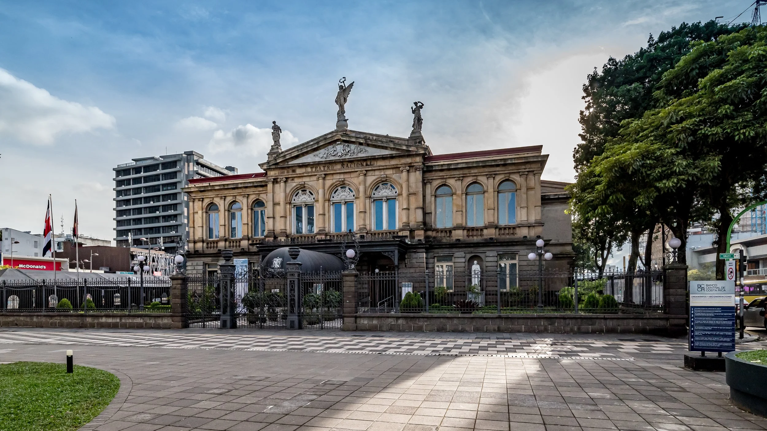0570_Teatro Nacional, San José, Costa Rica.jpg