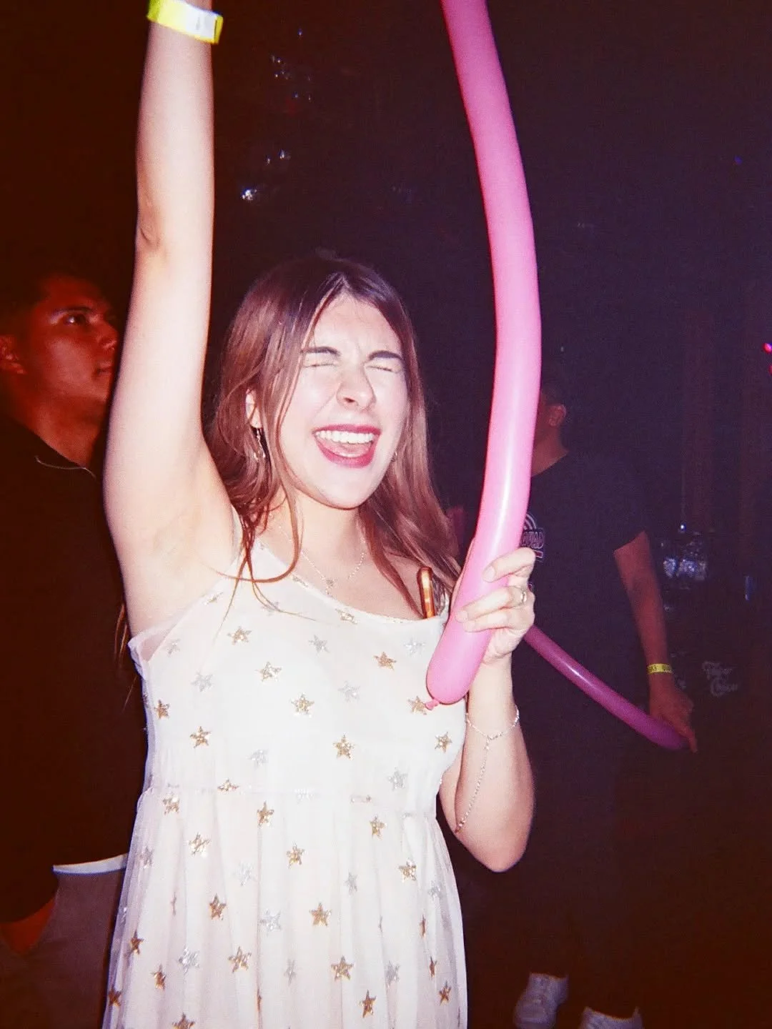 Pues se vivi&oacute; intensamente 💗✨️💖
Dump de 2025 en 35mm Parte 1 🤓
2025 fue de sue&ntilde;os cumplidos y una putiza que me regres&oacute; a terapia 🤠 Pero de que se vivi&oacute; se vivi&oacute;, y de que se am&oacute;, se am&oacute;
Gracias in