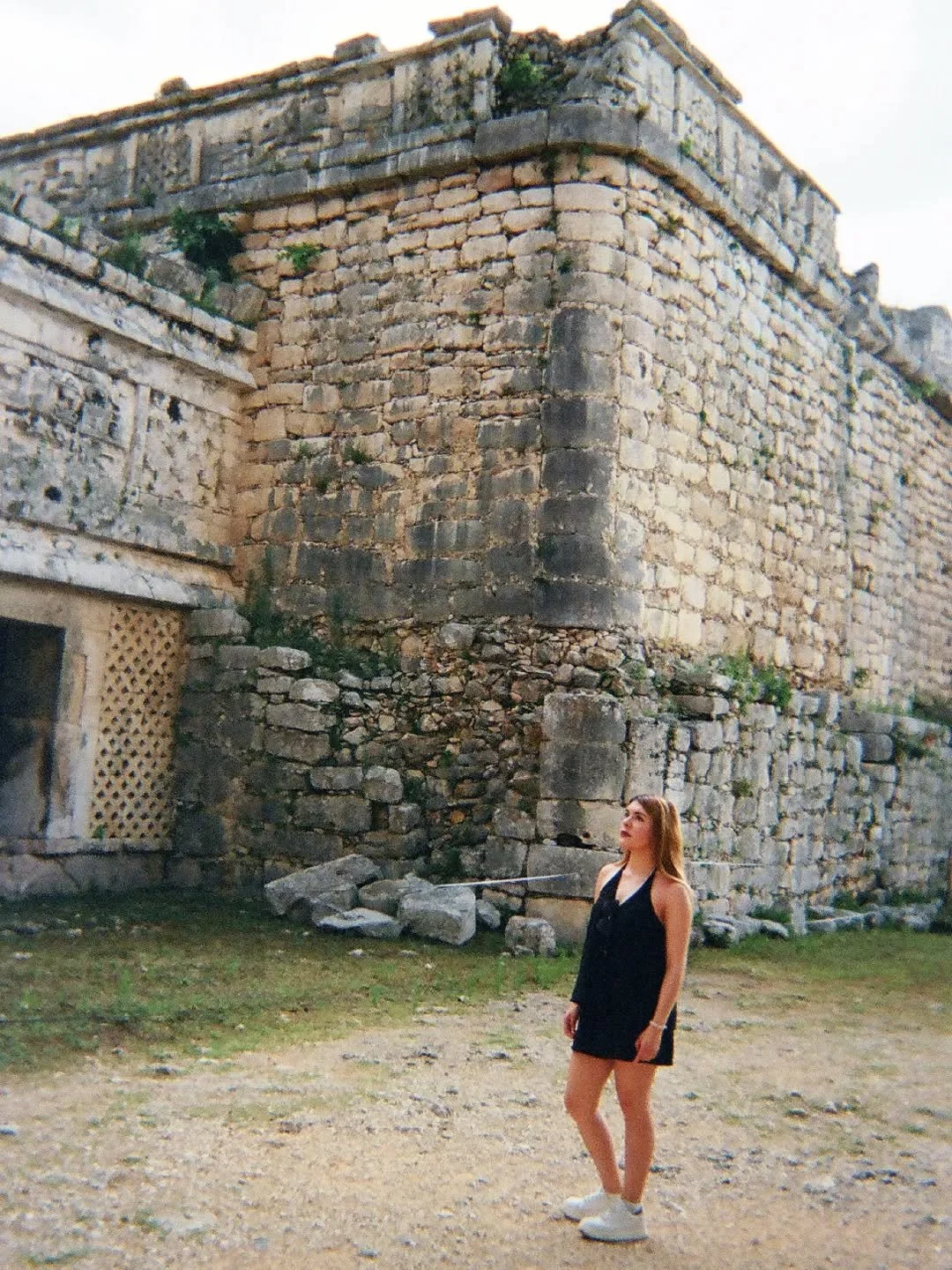 Mayo con M, de M&eacute;xico precioso y delicioso 🌅✨️
.
.
.
#fujifilm #fujifeed #fujixseries #35mm #35mmfilm #chichenitza #cancun #mexico